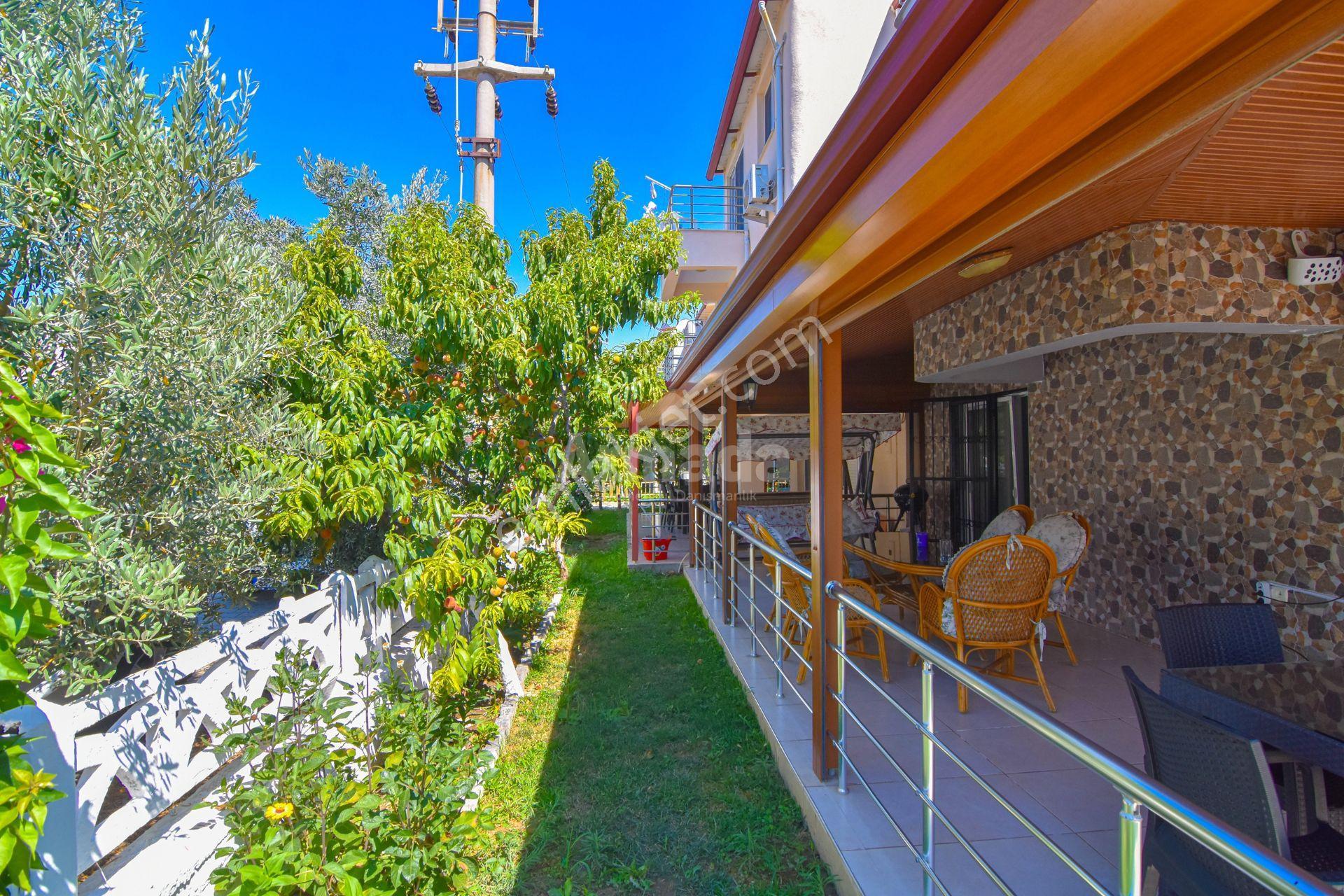 Kuşadası Davutlar Sahilde Köşe Konumlu 5+1 Tripleks Villa - Görsel 34