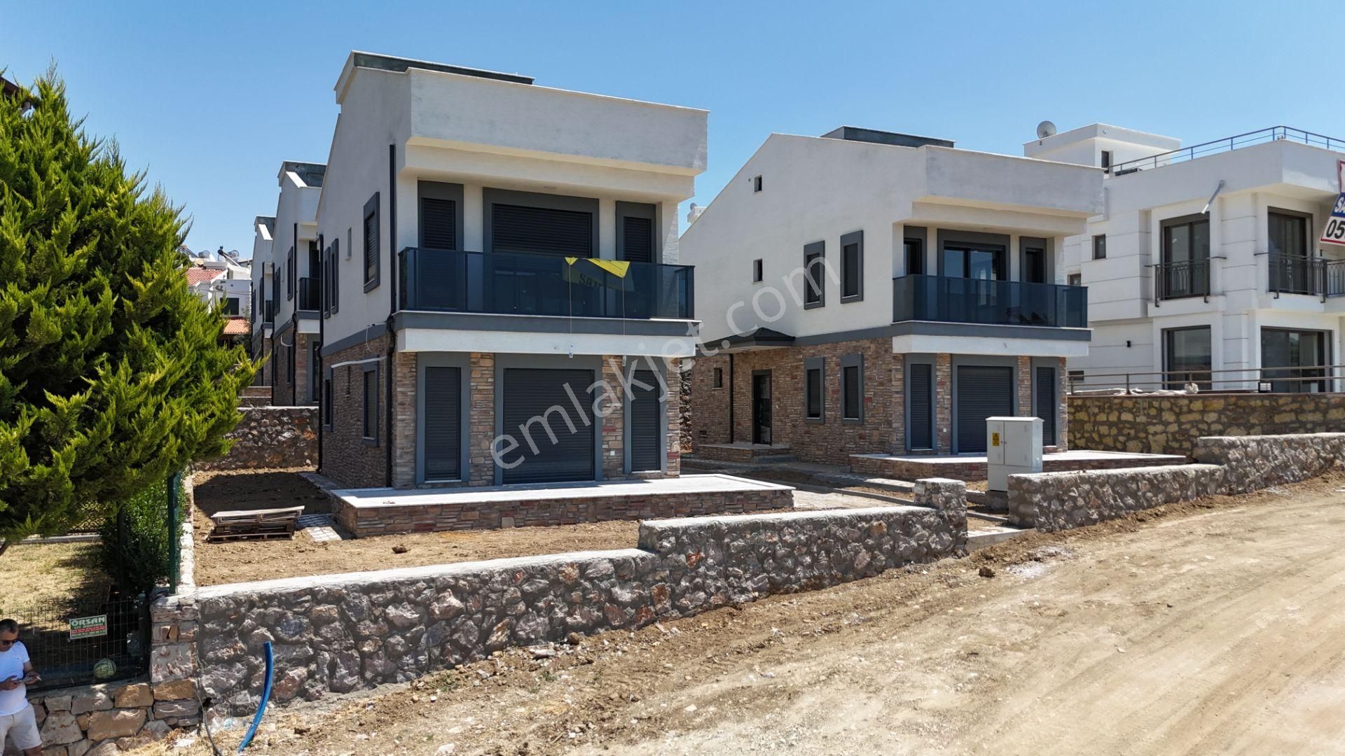 Başak Emlaktan Tam Müstakil Full Deniz Manzaralı 3+1 Villalar