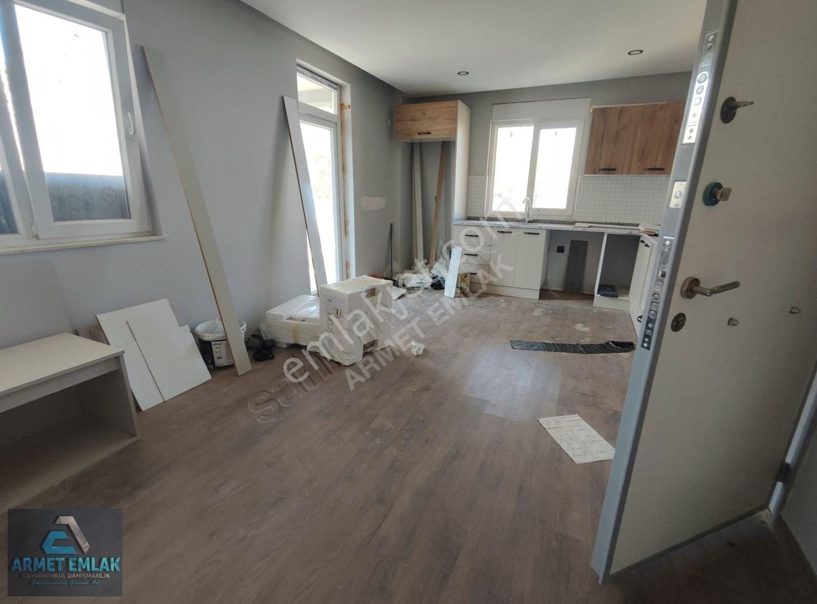 Varsak Esentepe Mahallesi 70 M² Brüt 1+1 Açık Mutfak