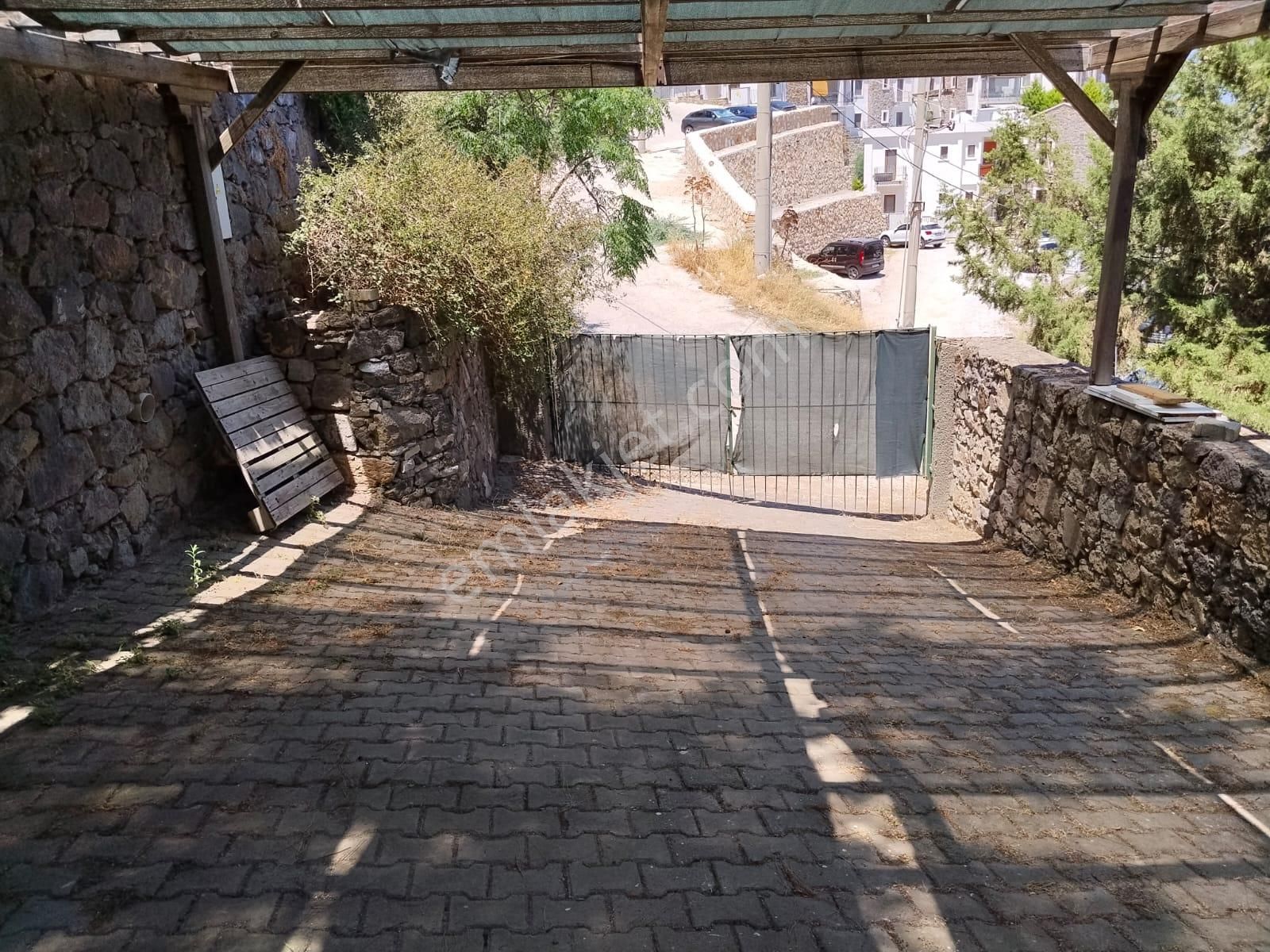 Tayman'dan Yakıvak'ta Deniz Manzalı Eşyalı Müstakil Villa
