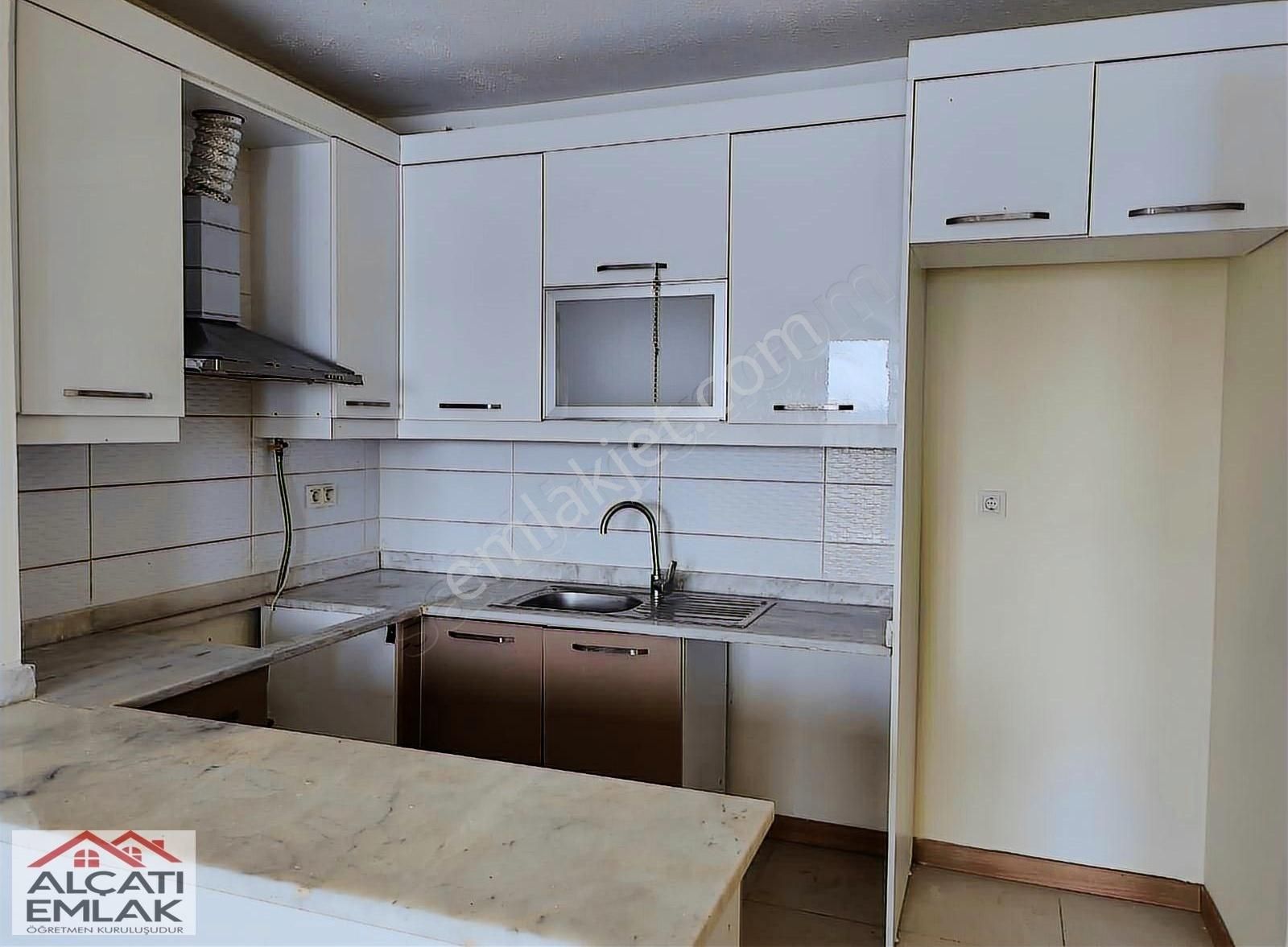 Kayaşehir 24.bolgede Satılık 2+1 Boş , Manzarali
