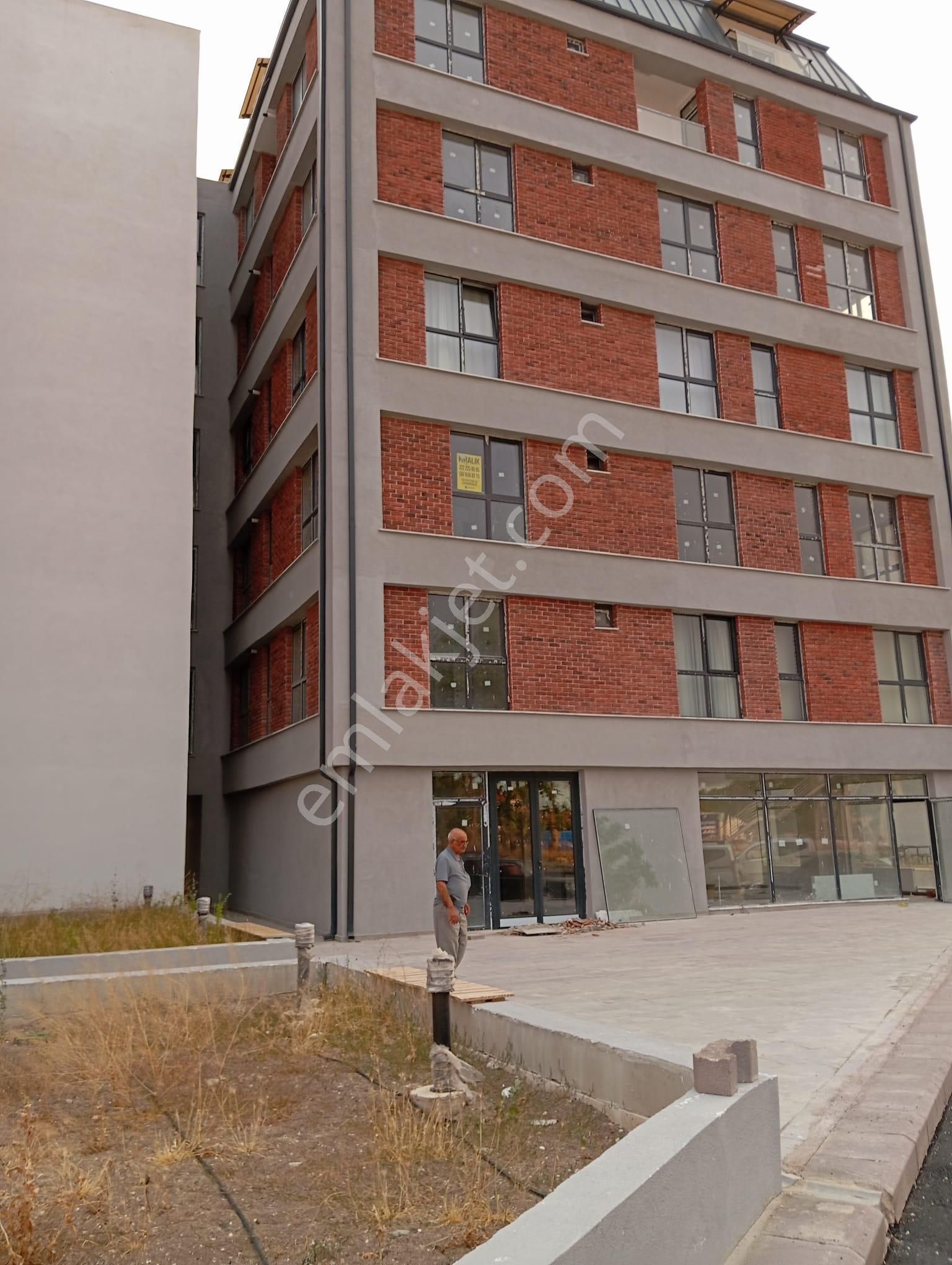 Gündogdu Mah. Çevre Yolu Çephe Site İçi Kiralık 1+0 Daire