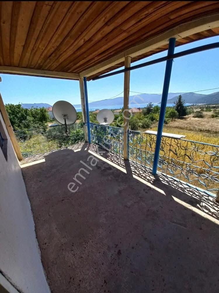 Yeşilova Doğanbaba Köyünde Sada Gölü Manzaralı Üç Katlı Bahçeli Bina - Görsel 6