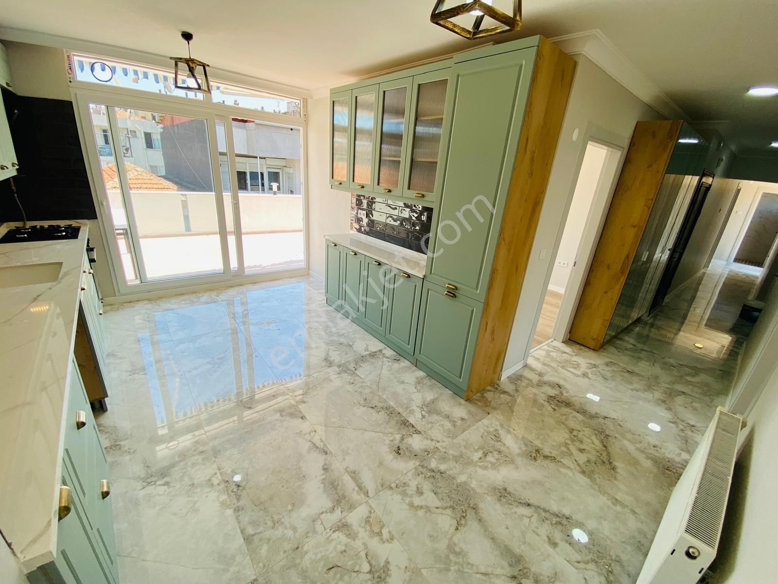 Hatay Murat Reis De Çift Teraslı Geniş Bakımlı Satılık Daire