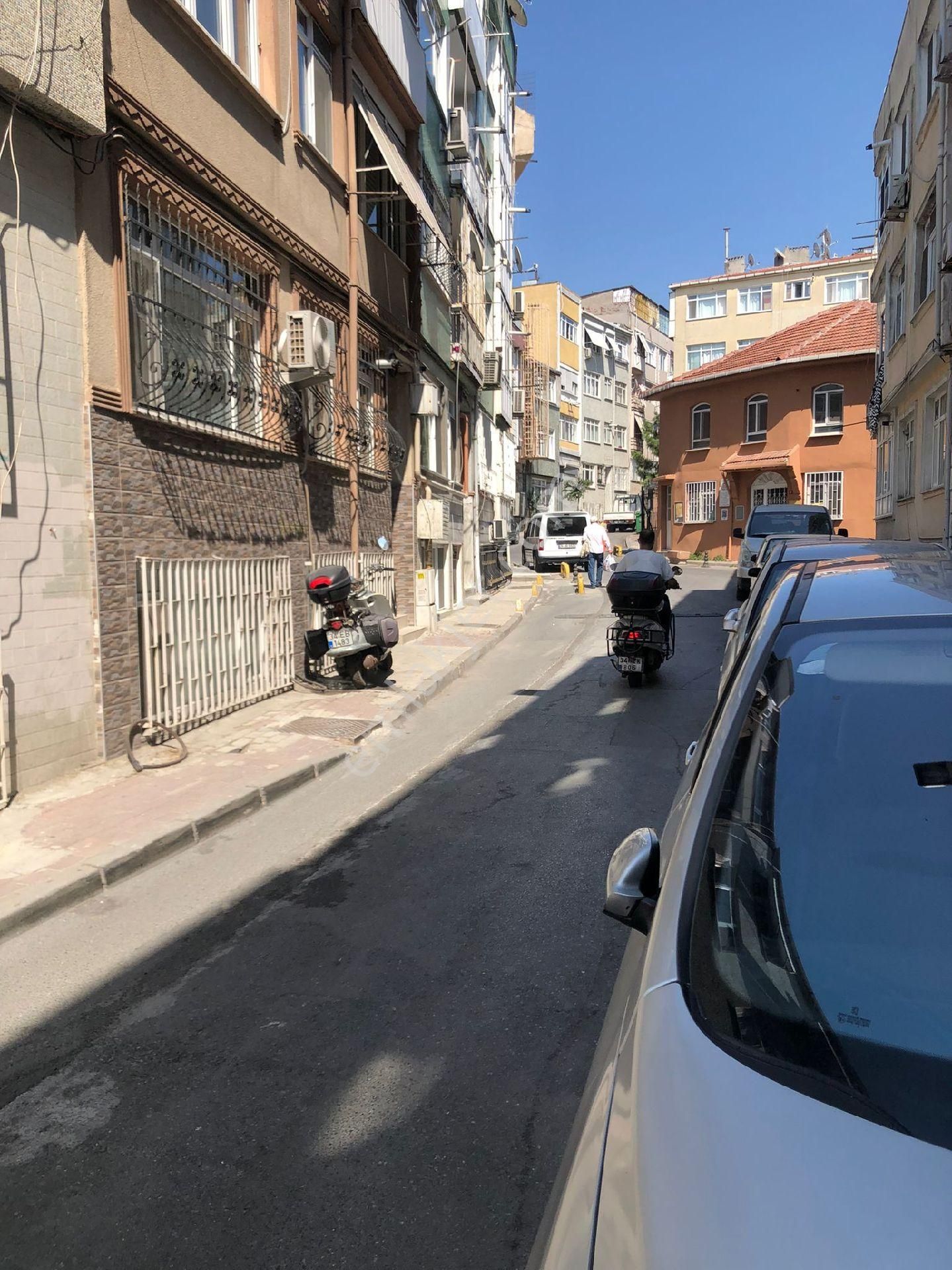 Fatih Kocamustafapaşa Vidin Caddesi İlkmektep Sokak Da Bahçekatı Boş ...