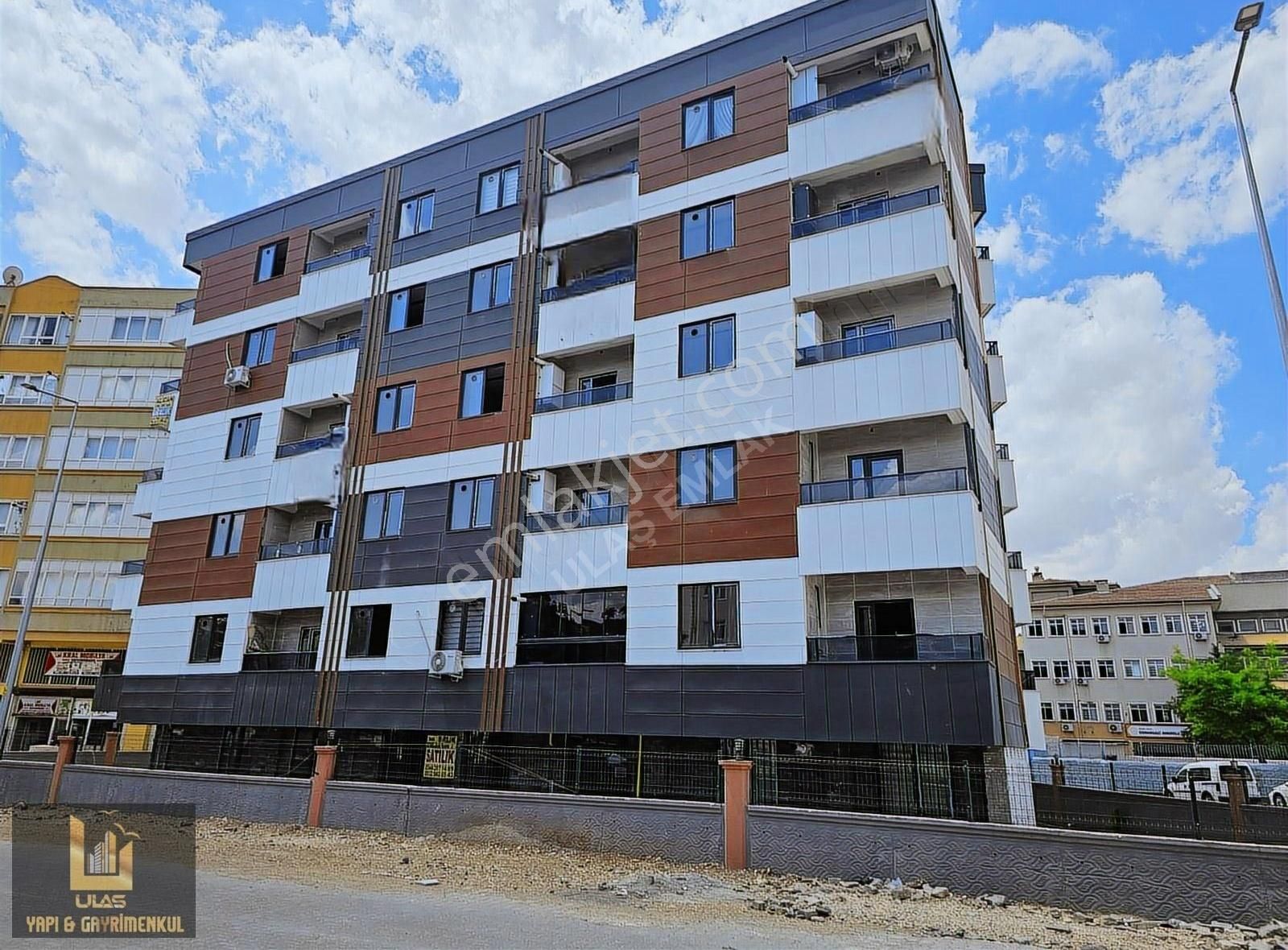 Ulaş Emlaktan Sırrında 1+1 Satılık Sıfır Daire
