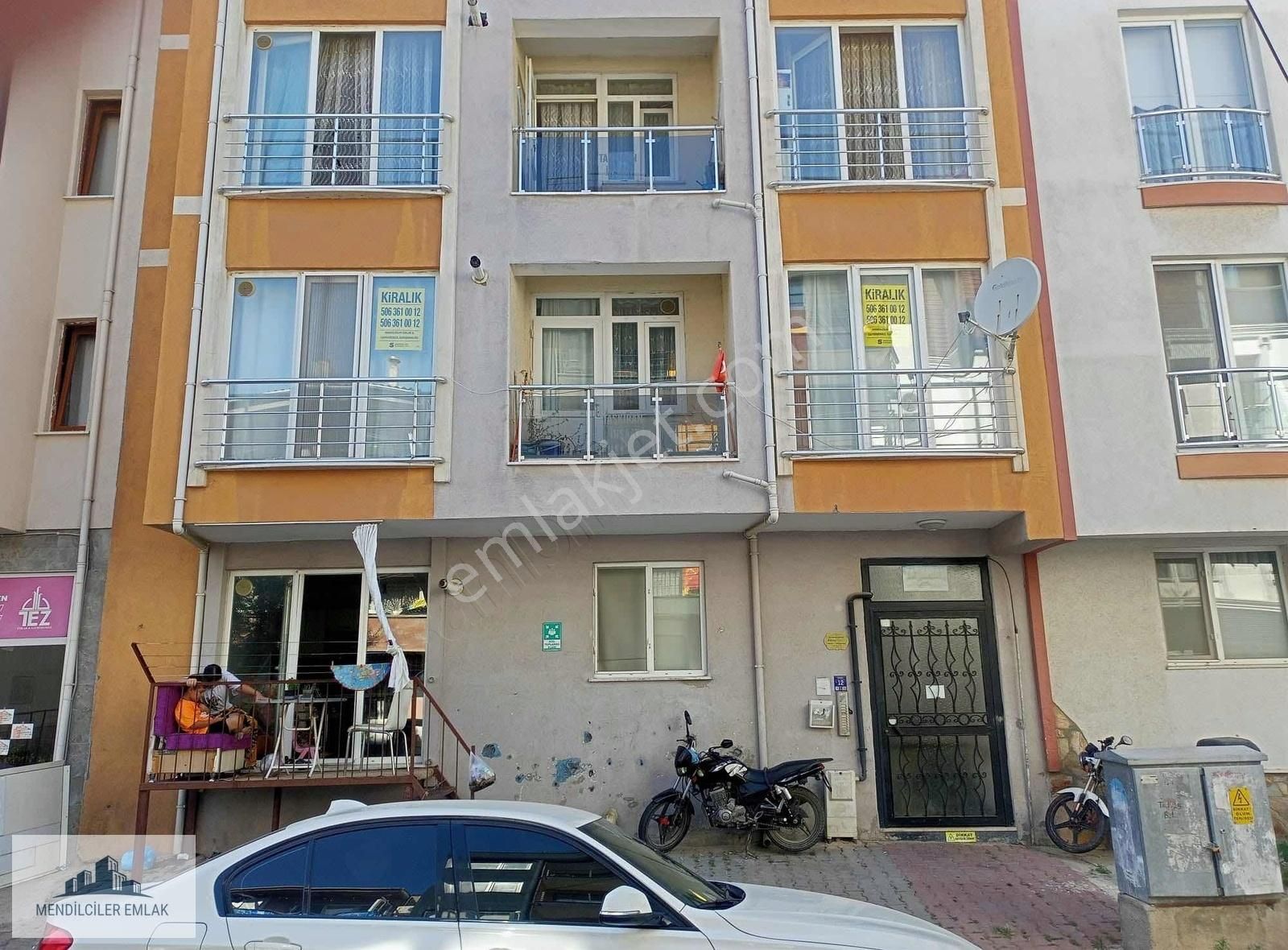 Barboros İlköğretim Okulu Yanında Caddeye Plaja Yakın Konumda