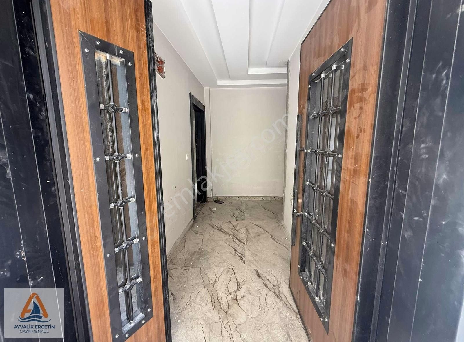 Ayvalık Merkez Denize Yürüme Mesafesi 2+1 Açık Mutfak Daire - Görsel 17