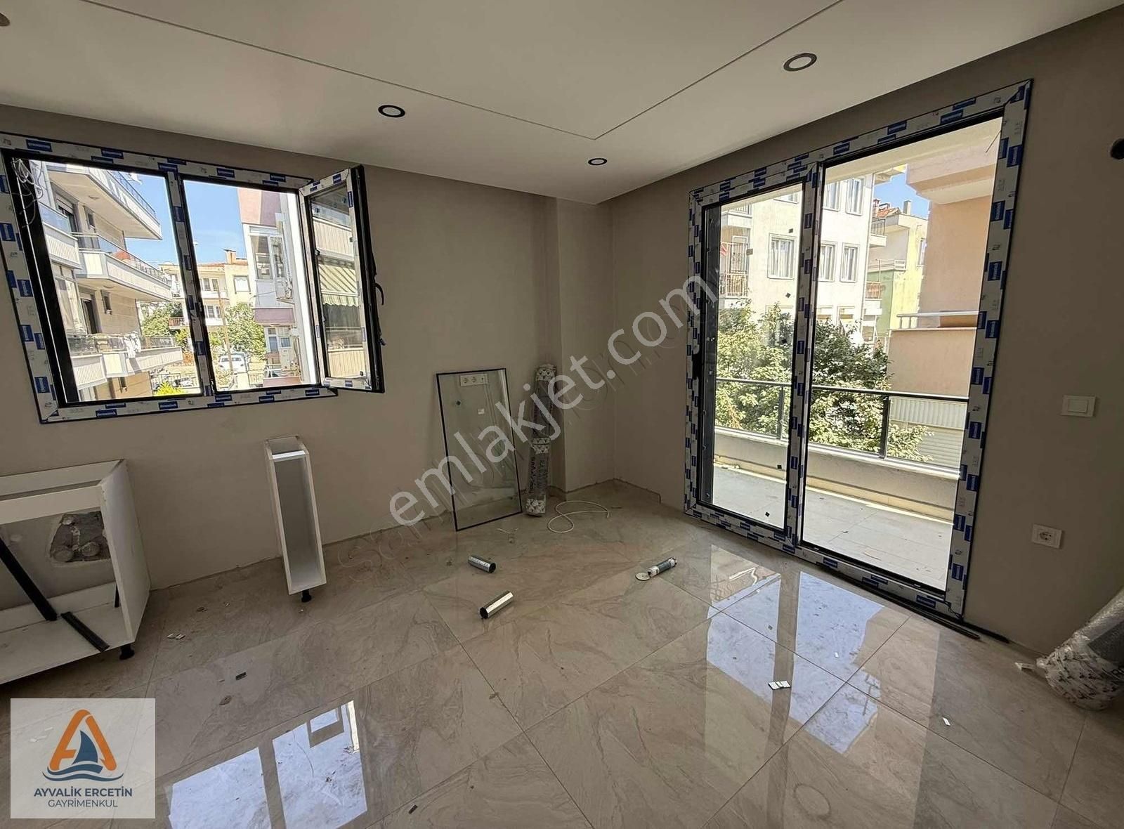 Ayvalık Merkez Denize Yürüme Mesafesi 2+1 Açık Mutfak Daire - Görsel 15