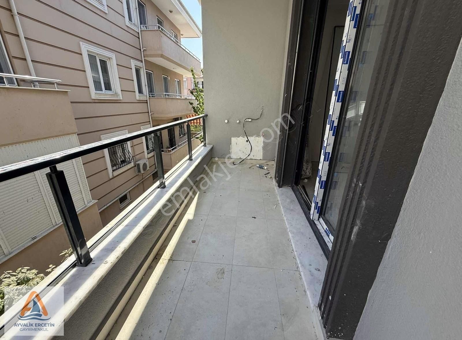Ayvalık Merkez Denize Yürüme Mesafesi 2+1 Açık Mutfak Daire - Görsel 12