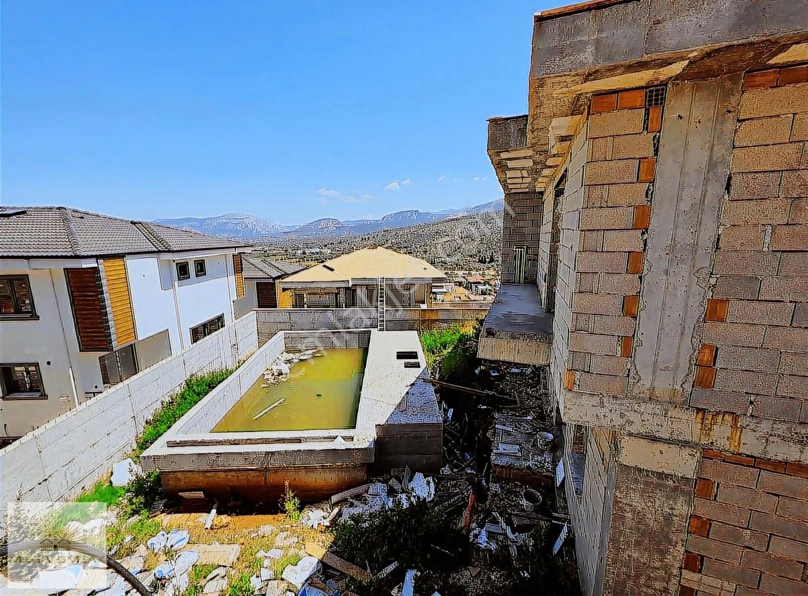 Muğla Milas Satılık Havuzlu Villa