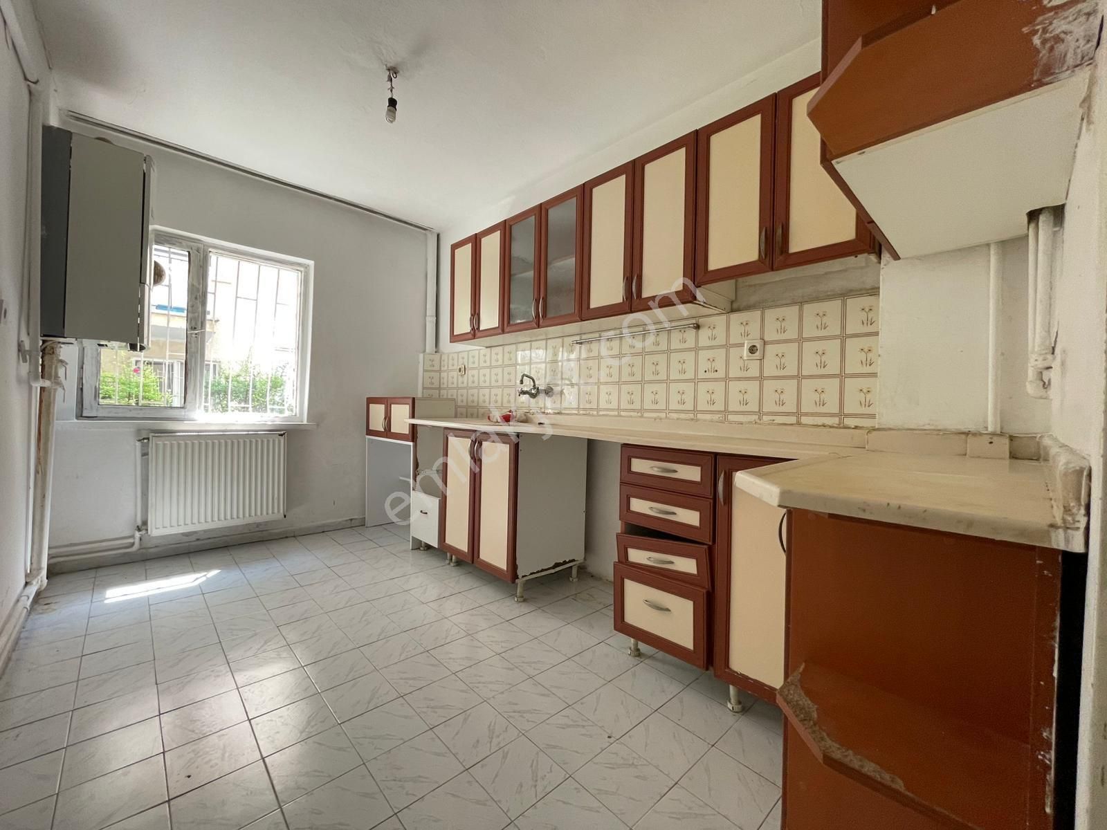 Canan Sokak Ta 3+1 Gırıs Kat Satılık Daıre