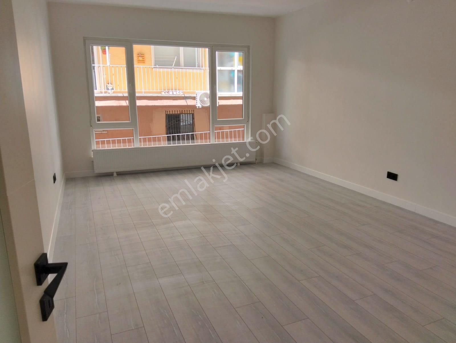 Bahçelievler Kazakistan Caddesinde Gazi Hastanesine Metroya Yakın Yapılı 90 M2 2+1 Bahçe Katı Daire