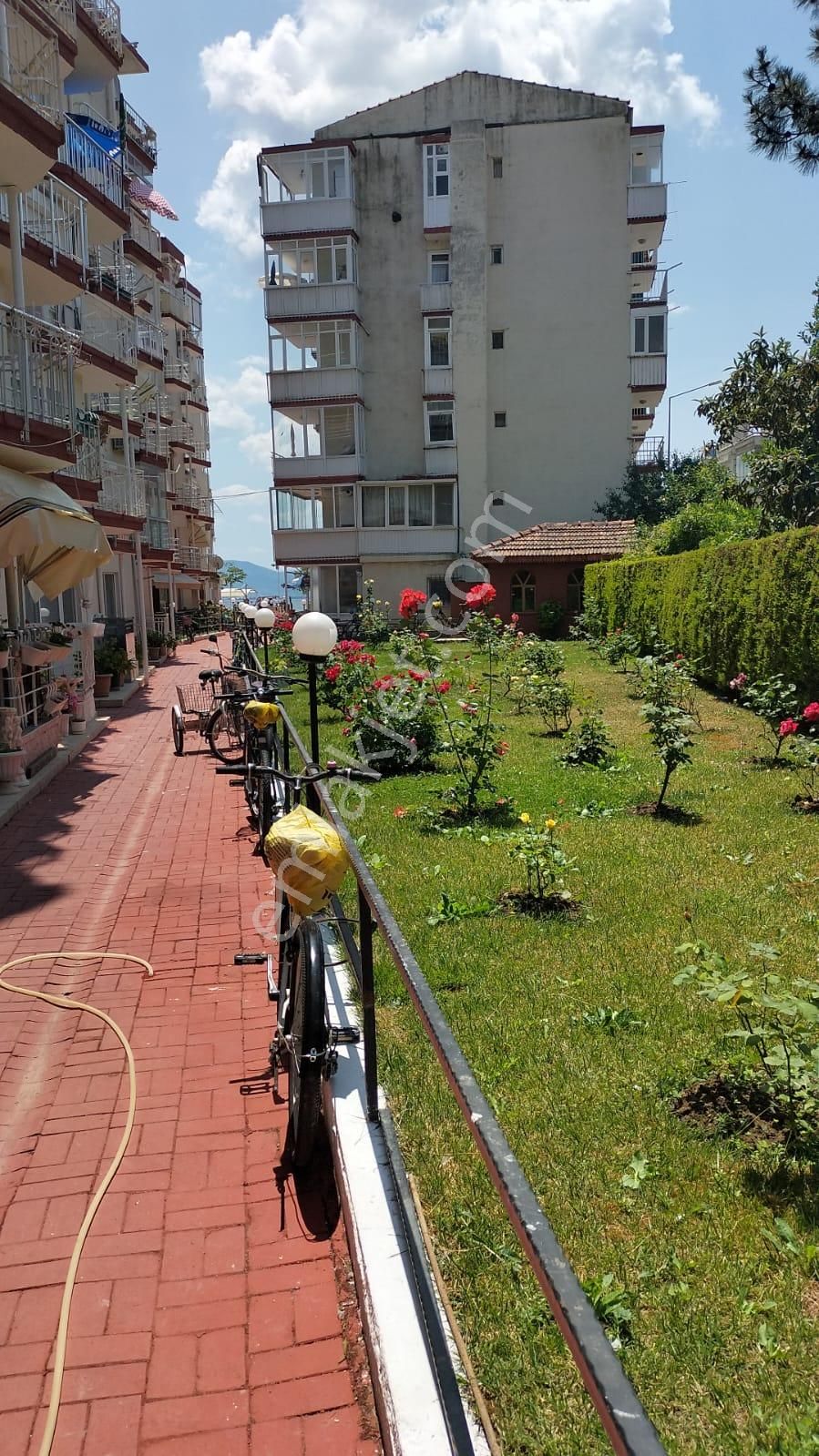 Eşyalı, Denize Sıfır, Ferah Kullanışlı Deniz Manzaralı 2+1