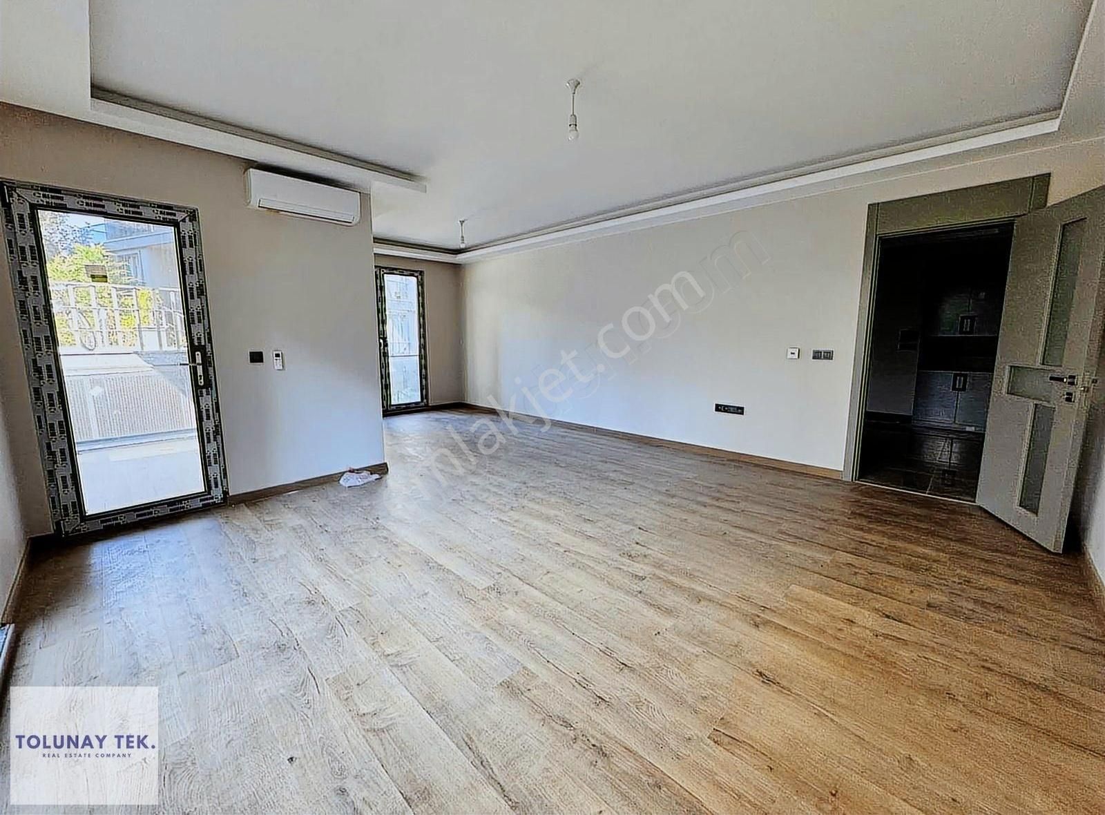 Çengelköy Site İçerisinde Sıfır 3+1 Ara Kat Geniş Ferad Odalar