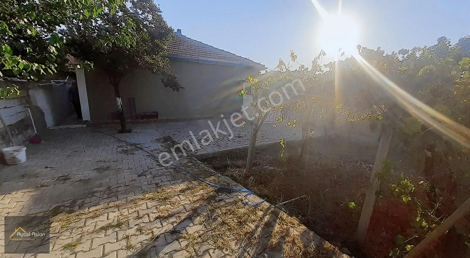 Bekir Yıldız Blv Ustunde Ana Yola Cephe Satılık Müstakil Ev