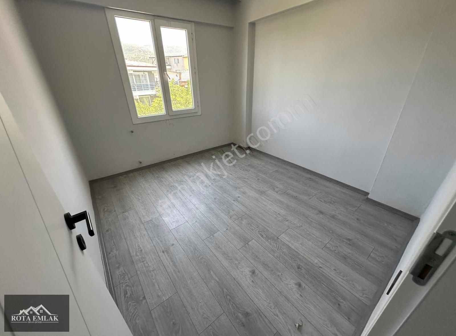 Ürkmez Merkezde Denize Yakın 2+1 Bakımlı Daire - Görsel 14