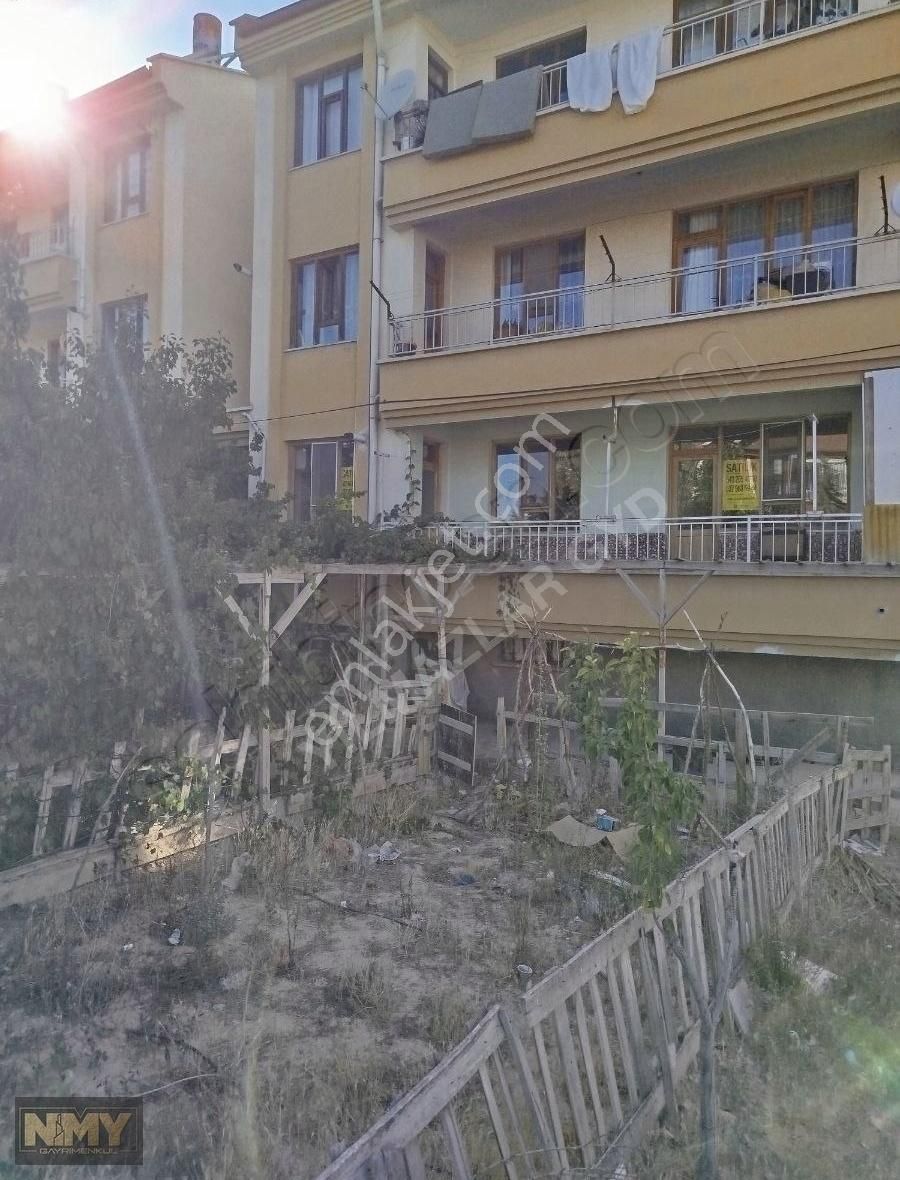 Sancak Mah. De Satılık Zemin Kat 3+1 Daire.