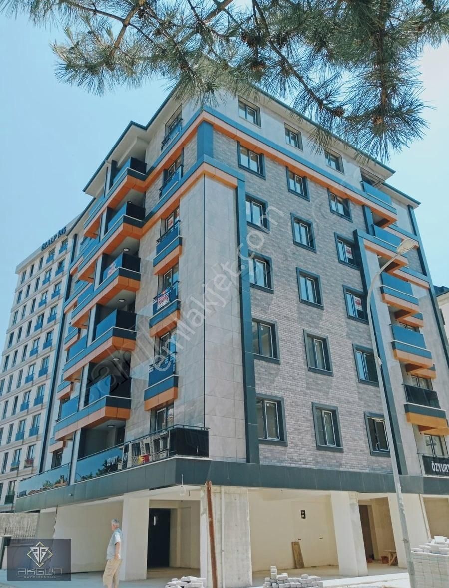 Kartal Esentepe De Cadde Üzeri 2+1 Geniş Daire