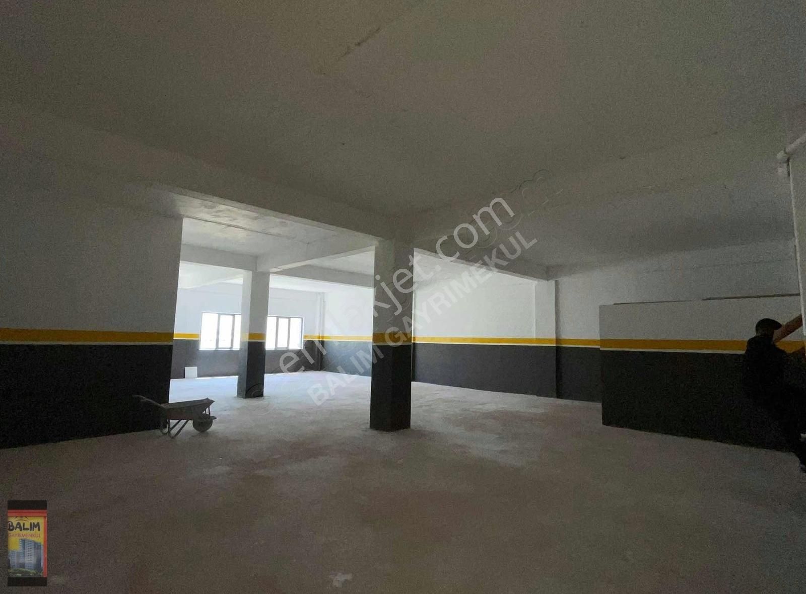 Halıcılar Sitesi'nde Satılık İş Yeri