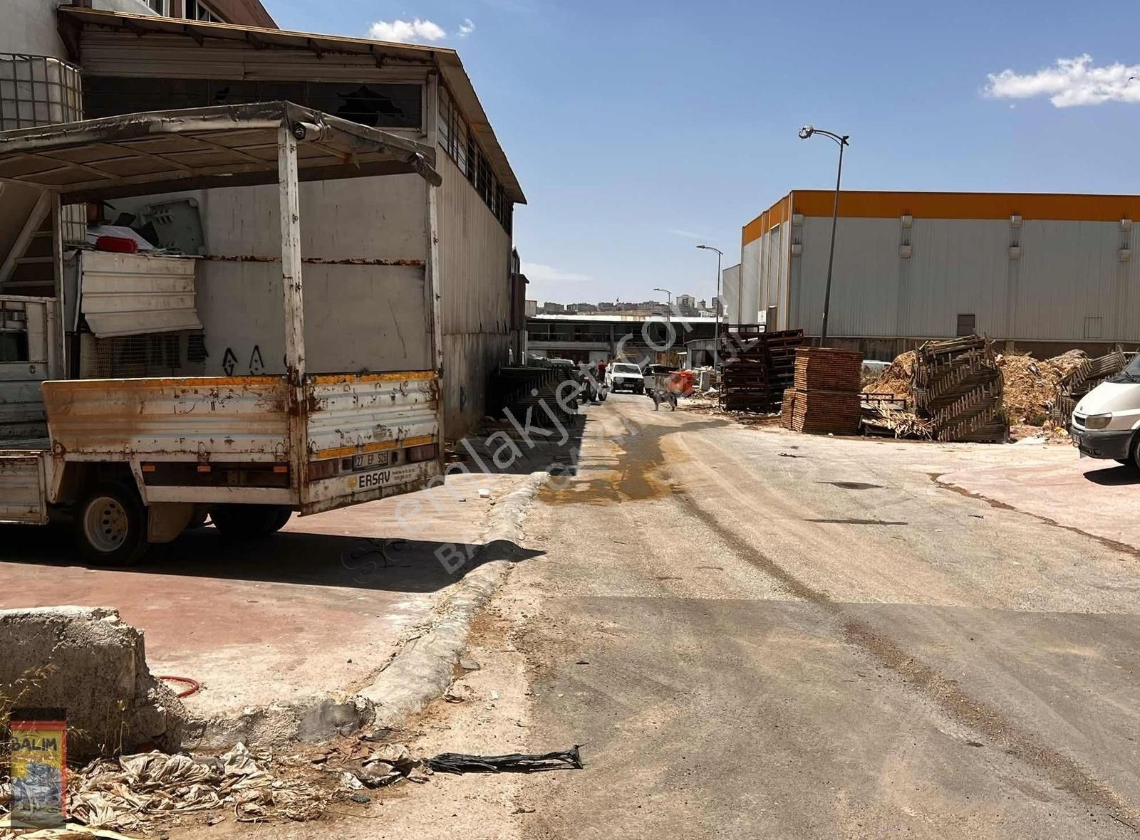 Halıcılar Sitesi'nde Satılık İş Yeri