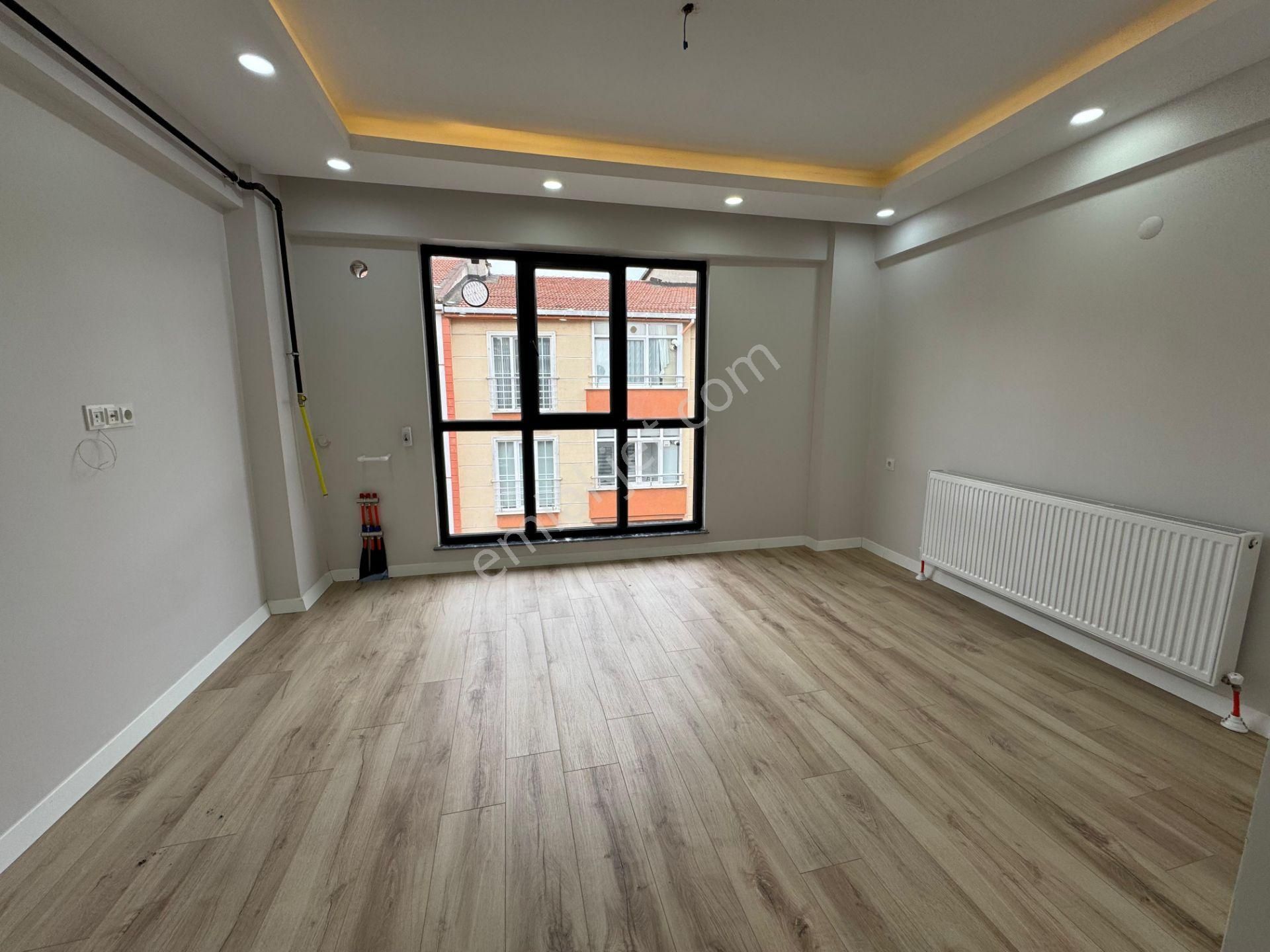 Reşadiye Mahallesi'nde Merkezi Konumda, Asansörlü Sıfır 1+1 Daire