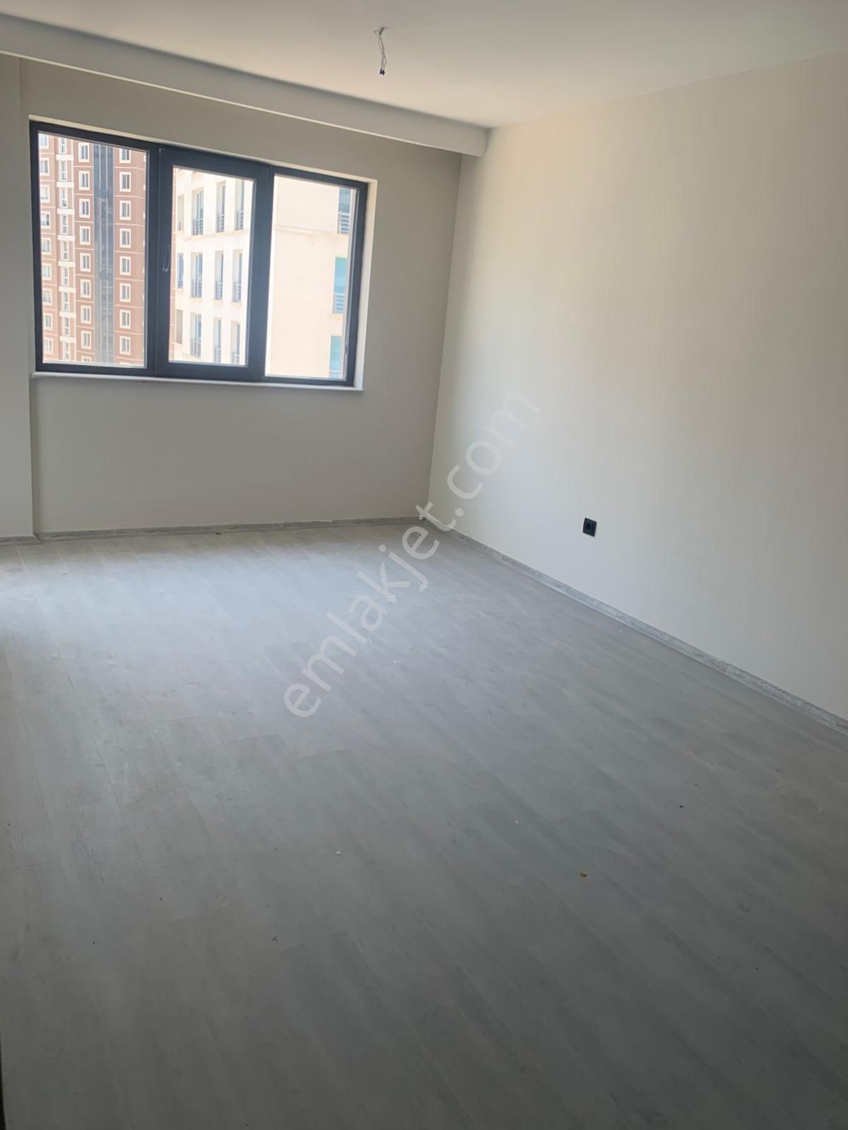 Emlak Pazarından Ege Mahallesinde 1+1 Yapılı Daire