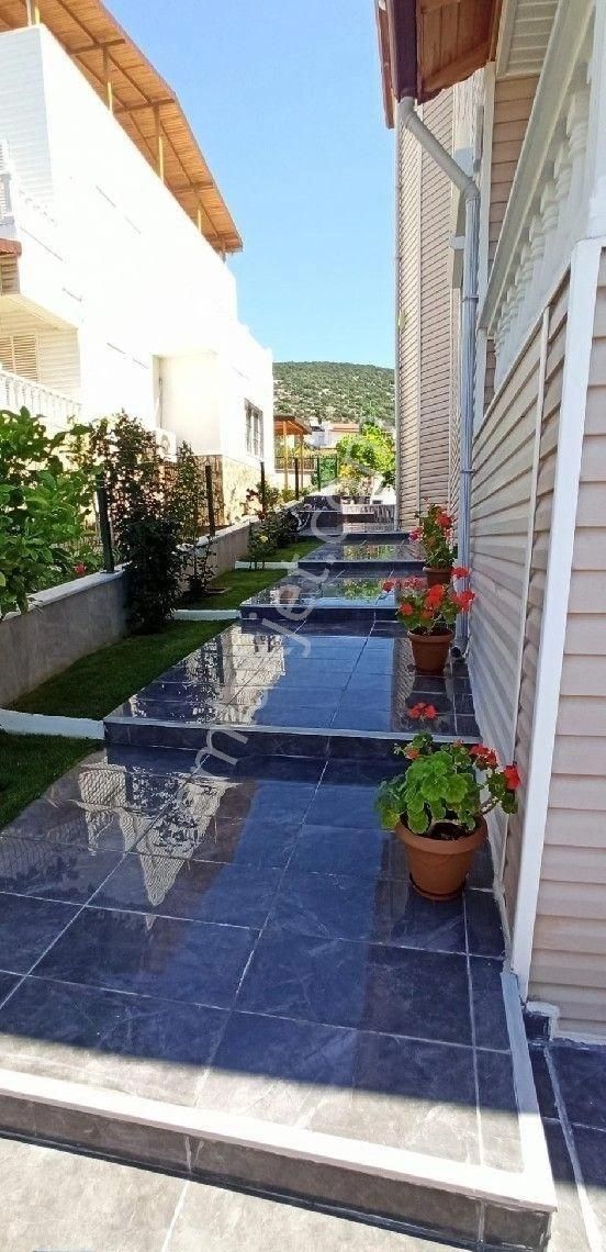 Denıze Yürüme Mesafesinde Mustakil Villa - Görsel 8