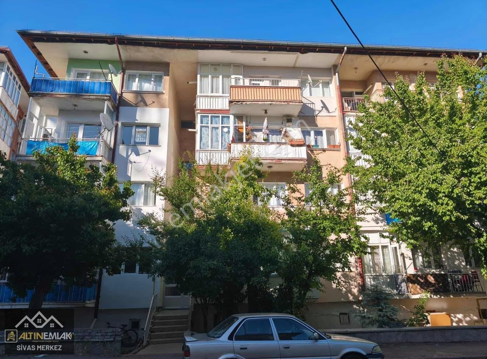 Altın Emlak'tan Kümbet Ptt Arkasında Satılık 2+1 Daire