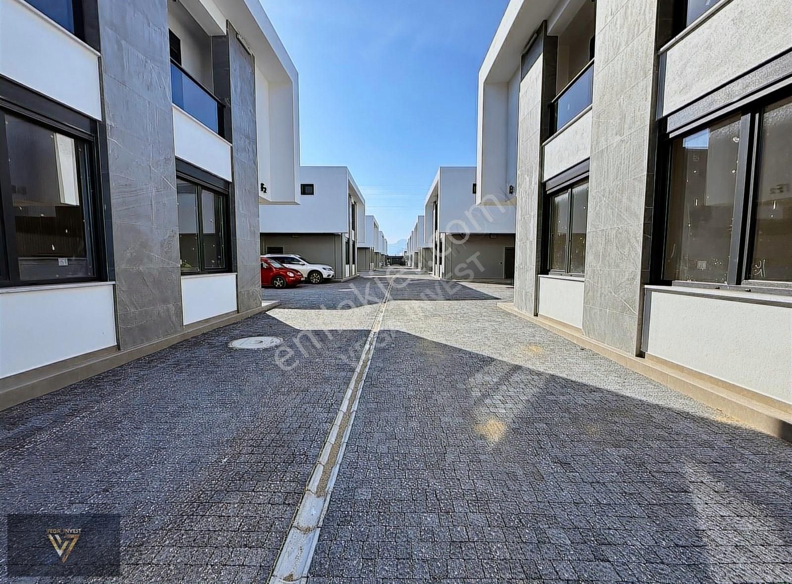 Döşemealtın'da Müstakil Havuzlu Köşe Villa | Vega Invest | - Görsel 14