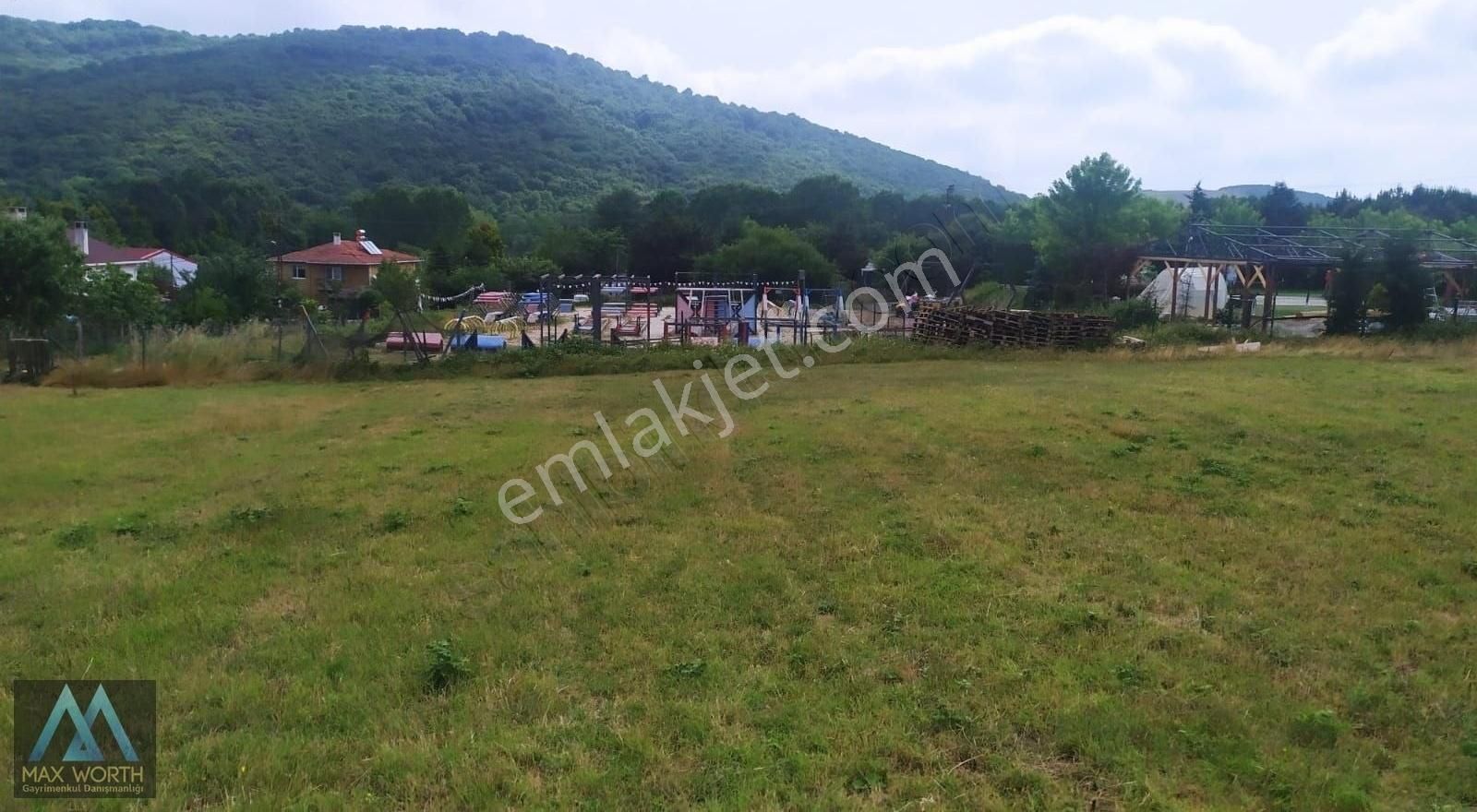 Beykoz Cumhuriyetköy De Yola Cephe Doğa İçinde
