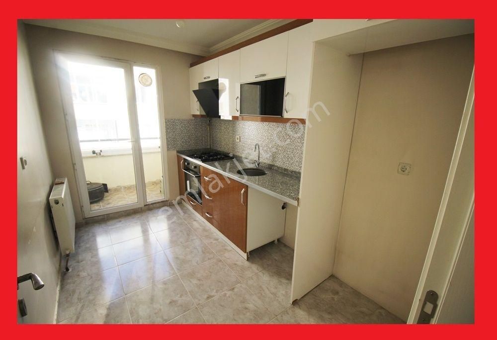 Reşadiye'de Güvenç Taksiye Yakn 6 Yıllık Binada 95m2 2+1 Aileye Kiralık Ara Kat