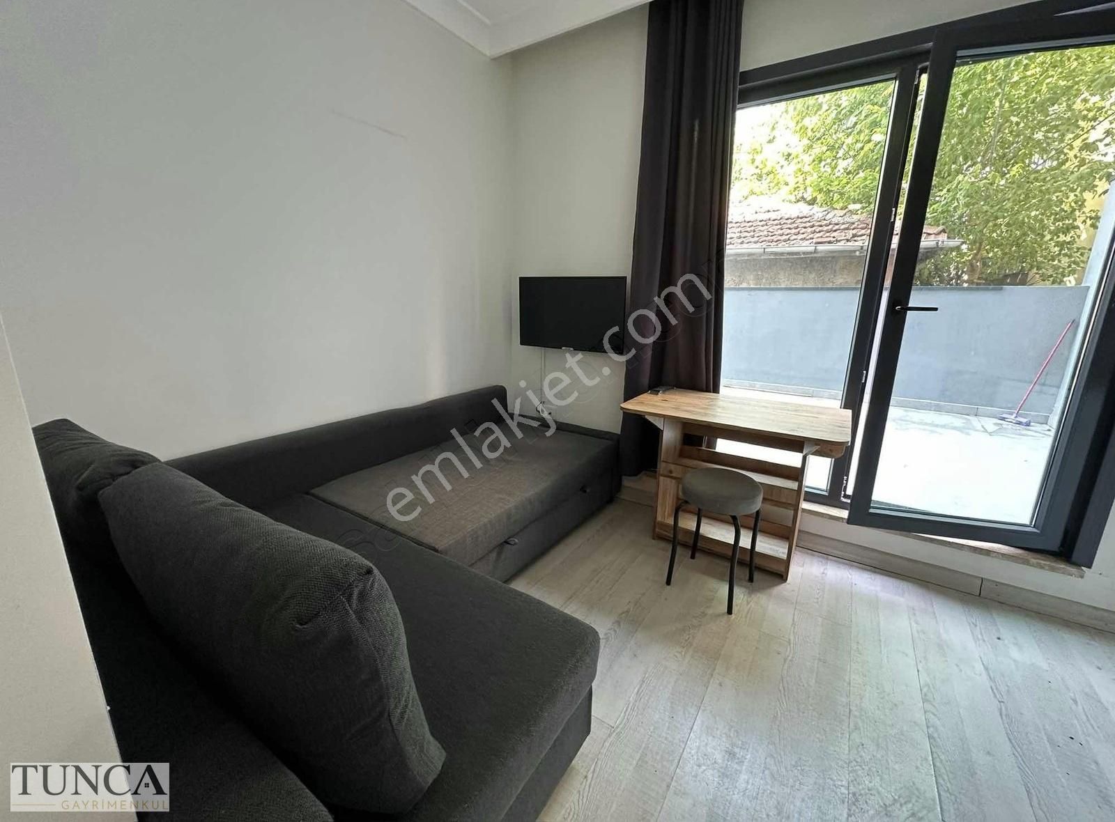 Küçükbakkalköy Çarşıda Teraslı, Eşyalı, Faturalar Dahil 1+1