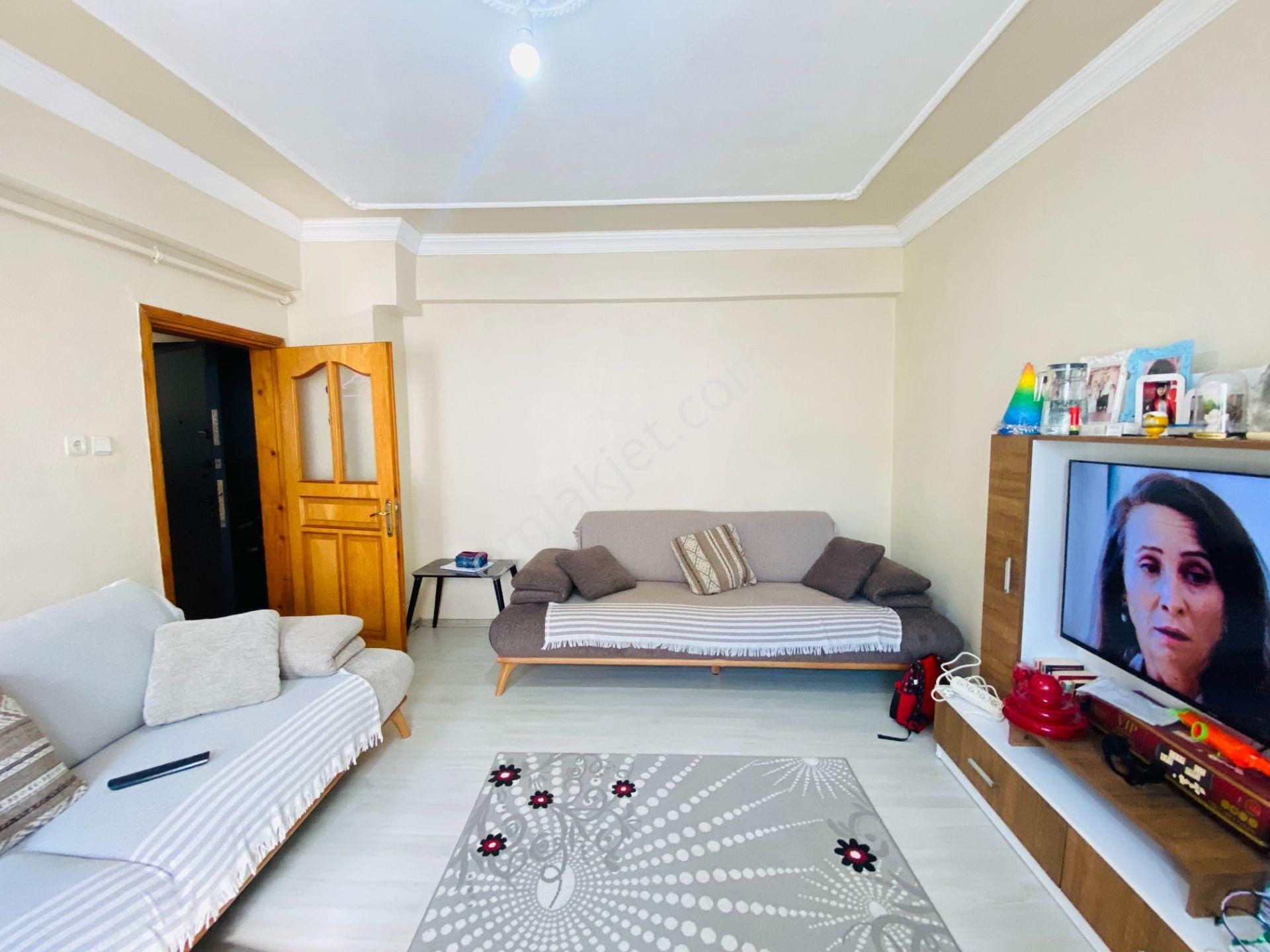 Güven'den Kapaklıda Okullar Yanı,çift Balkonlu,kombili 2+1 Daire