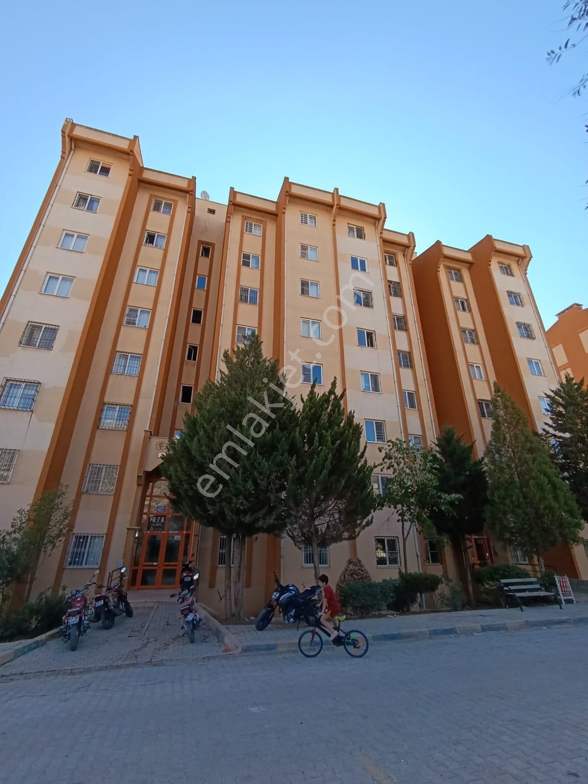 Ayyıldız Emlaktan 2+1 Ara Kat Üniversite Toki