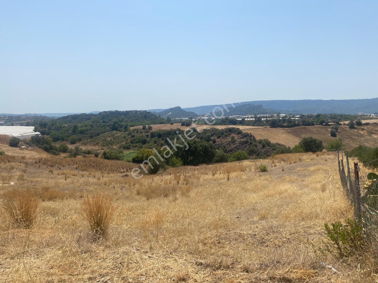 Özveri Emlak'tan Ant Aksu Karaöz'de 10600 M2 Satılık Tarla