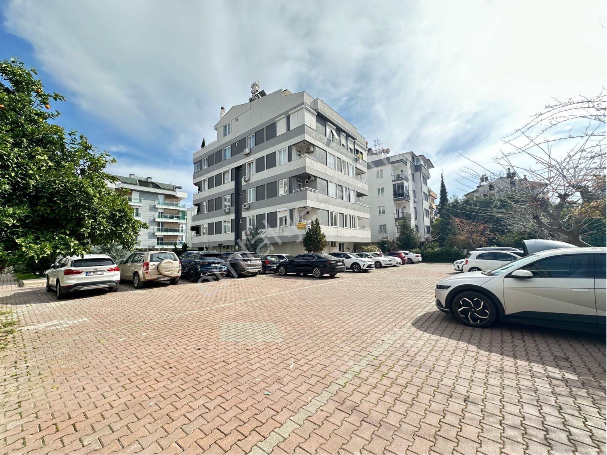 Antalya Muratpaşa Çağlayan'da Lux Site İçerisinde 2+1 Arakat