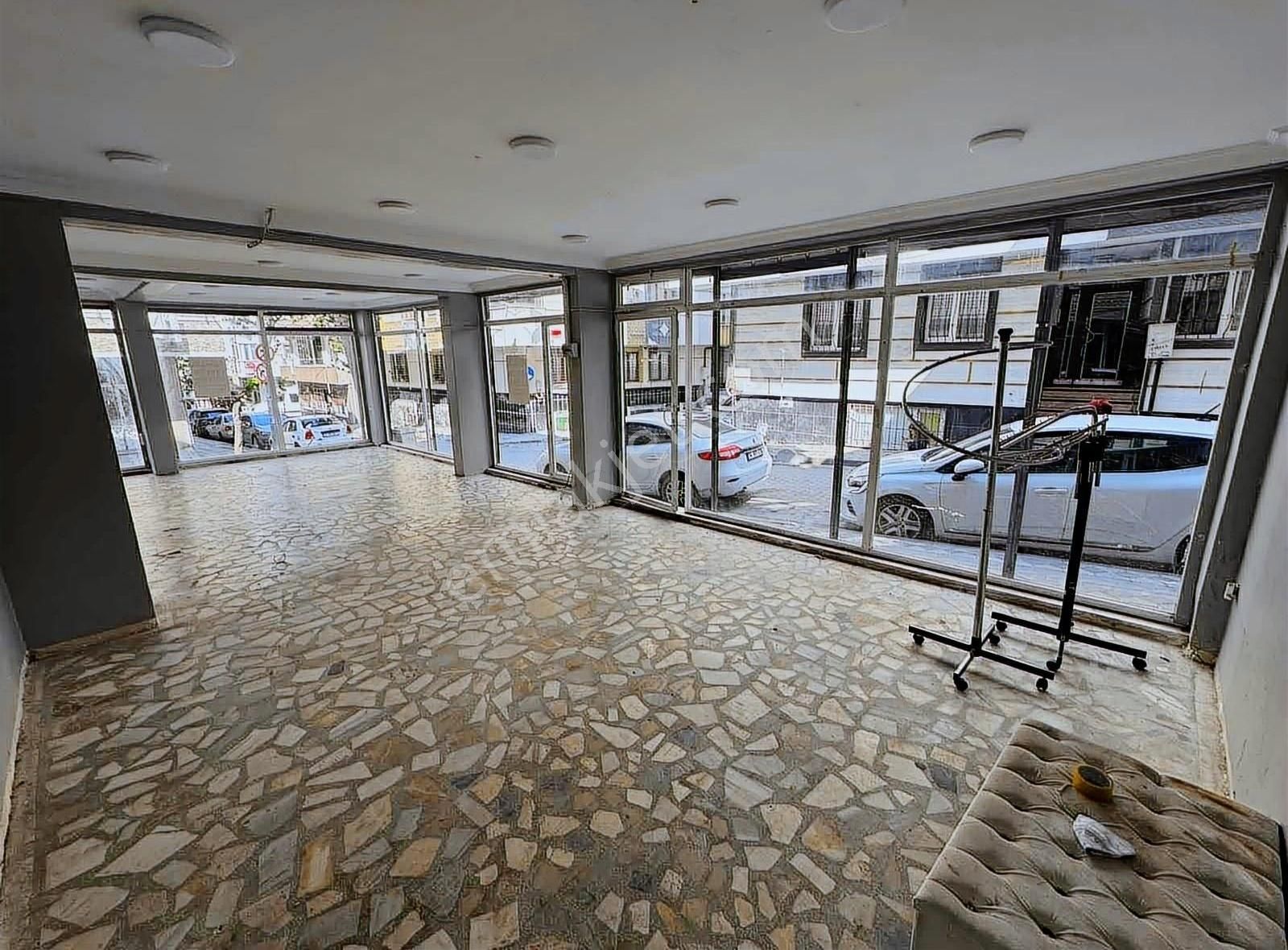 Karataş İnşaat'tan Köşebaşı 90 M2 Kiralık Dükkan