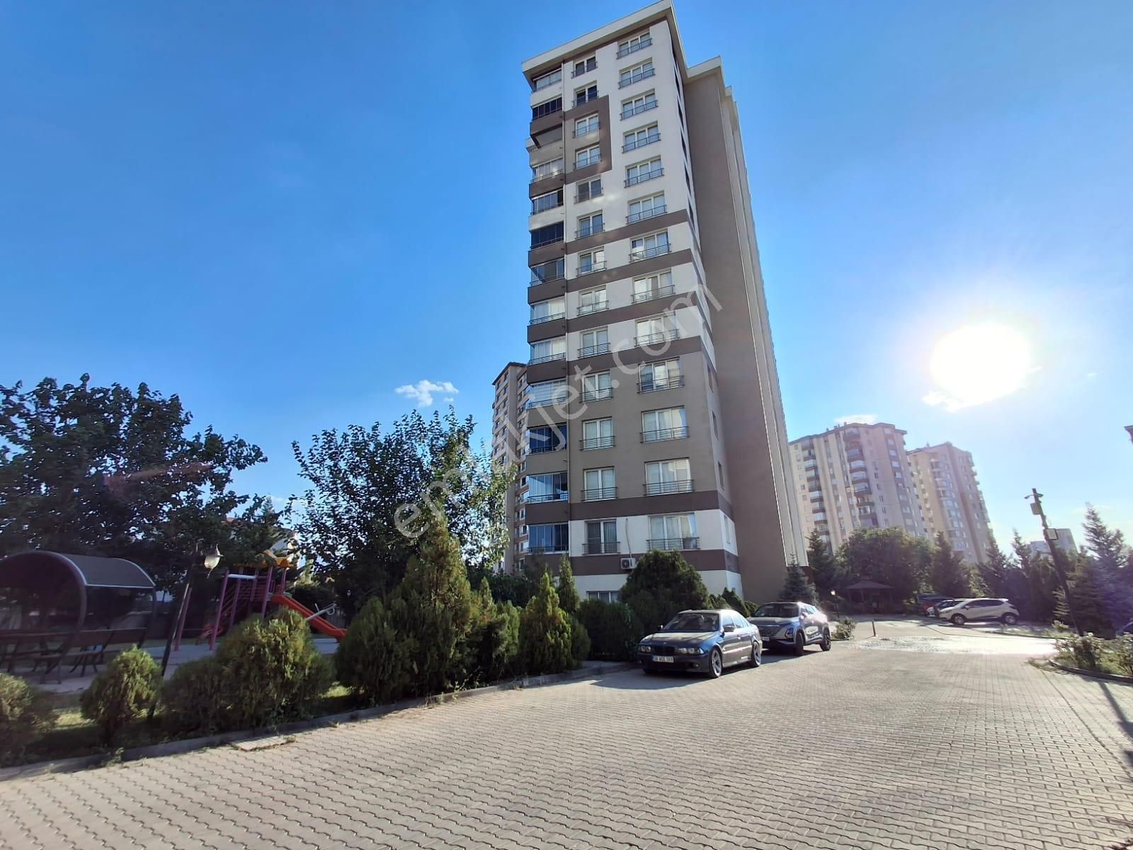 Yıldırım Beyazıt Hulusi Akar Bulvarı Üeri Site İçerisinde Lüks Satılık 3+1 Daire - Görsel 2