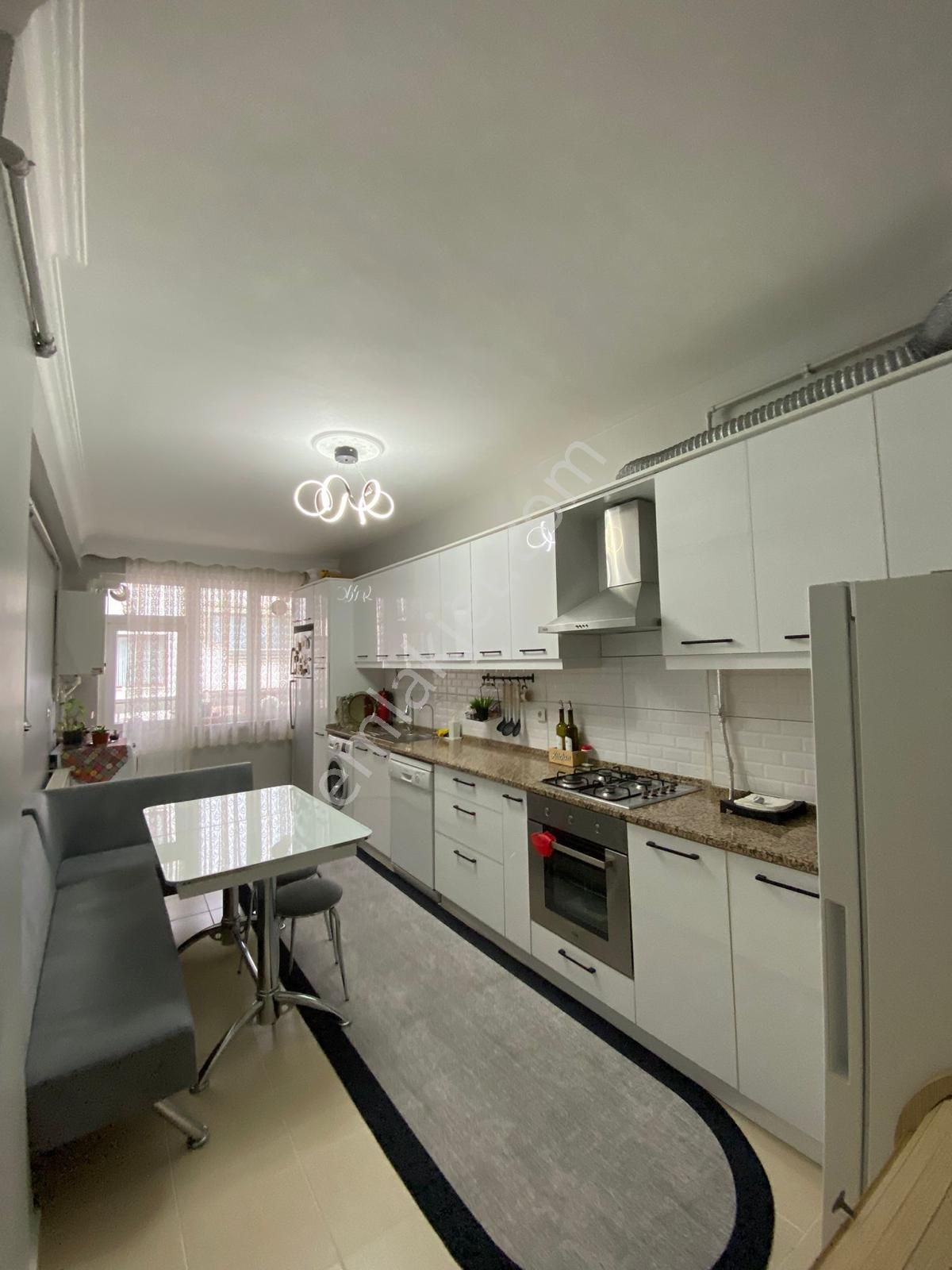 Recep Ümit Emlak'tan Gaffar Okkan Caddesi Üzerinde Asansörlü Satılık 3+1 Ferah Daire - Görsel 3