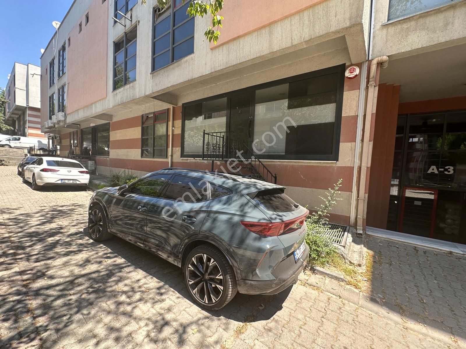 Tekstilkent Emlak'tan Müstakil Girişli 180 M2 Kiralık İş Yeri