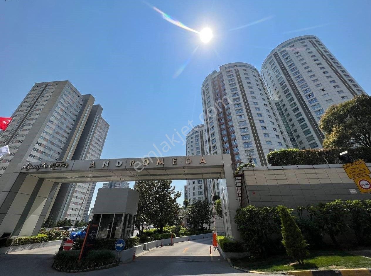 Ataşehir Ağaoğlu Andromeda B Tipi Yüksek Kat 1+1 Satılık Daire