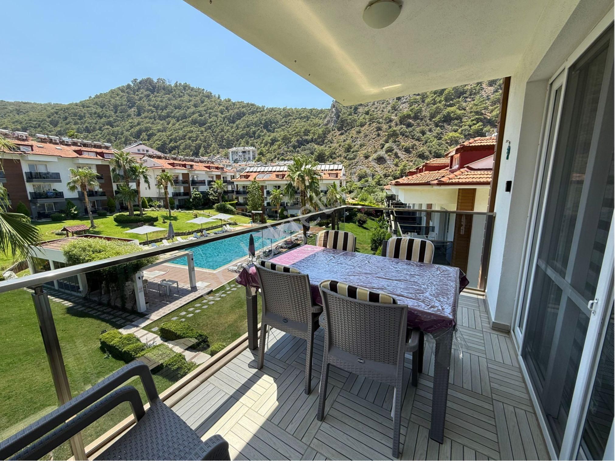 Fethiyenin En Güzel Sitesinde Geniş Ortak Havuzlu 3+1