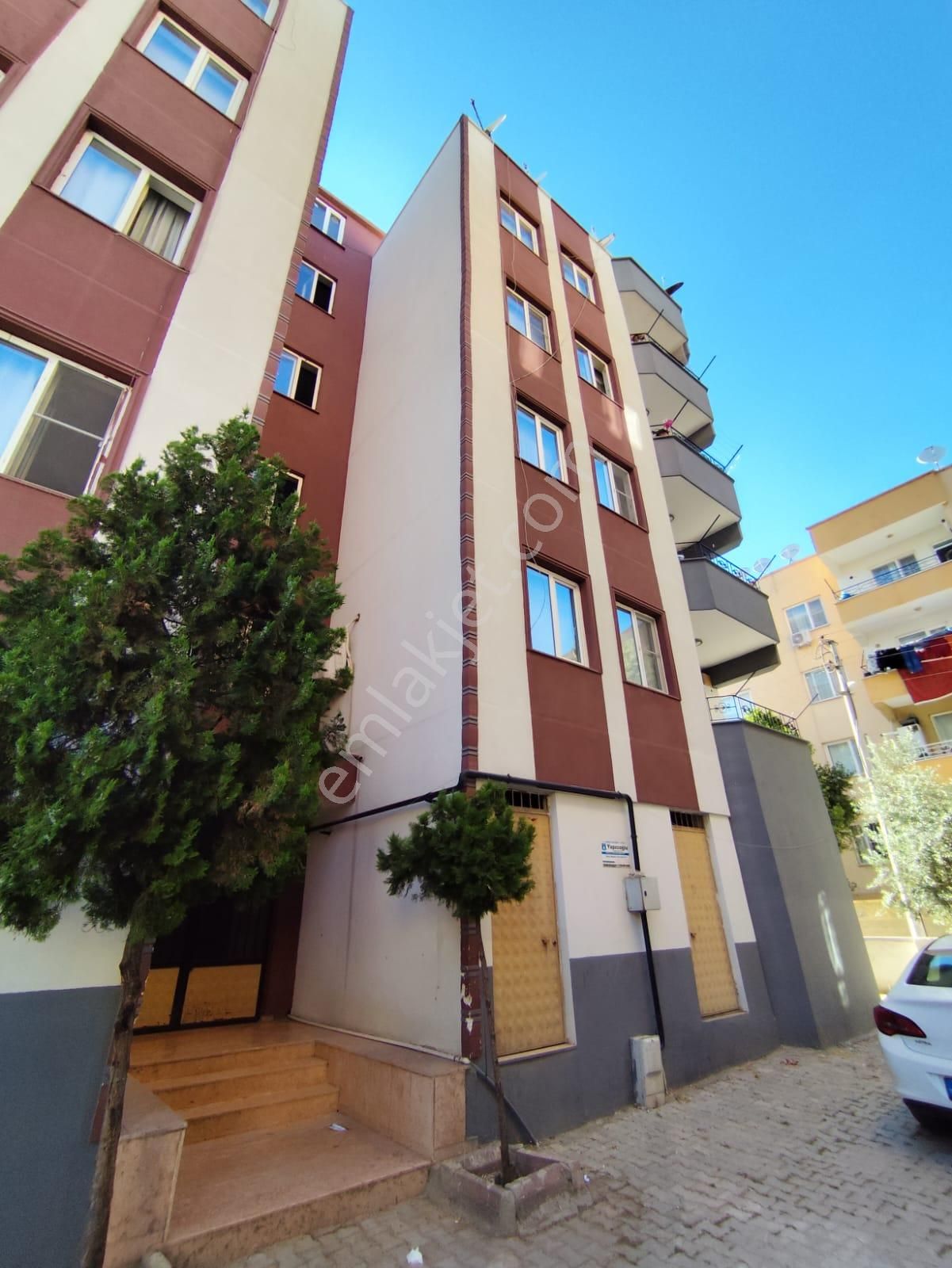 Ayyıldız Emlaktan 3+1 Alpaydın Sitesi Park Cepheli Eski Beşevler