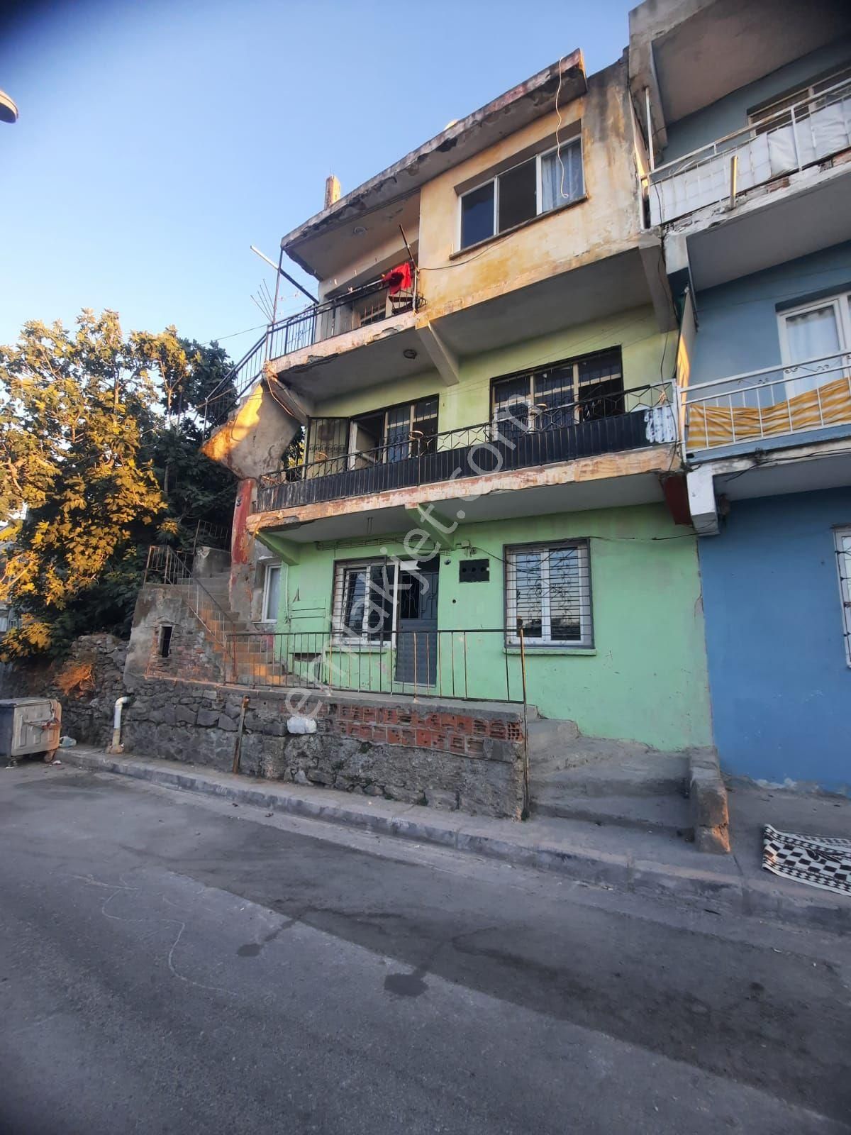 Karabağlar İhsan Alyanak Mh Satlık Bına
