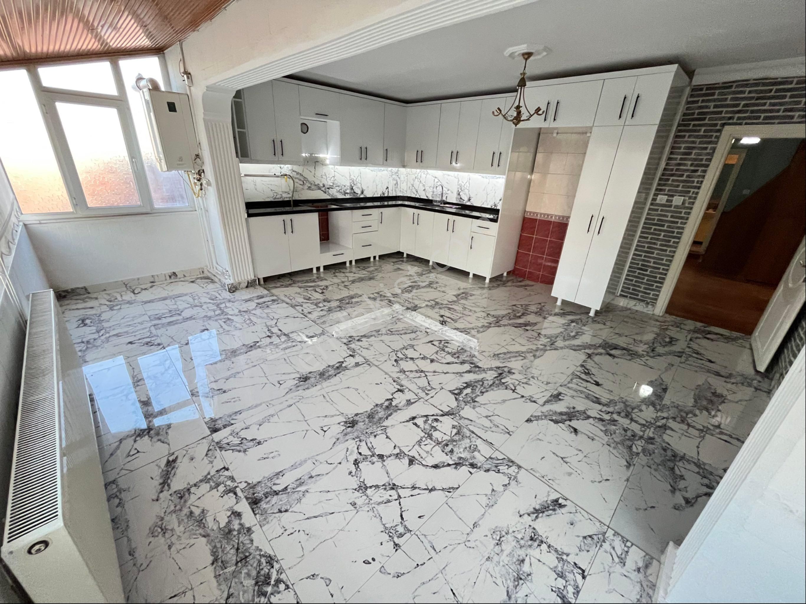 🚨🚨yunus Emre Son Durakta Acil Satılık 5+1 240m2 15.yıllık Dublex Daire Fiyat:4.600.000₺🚨🚨