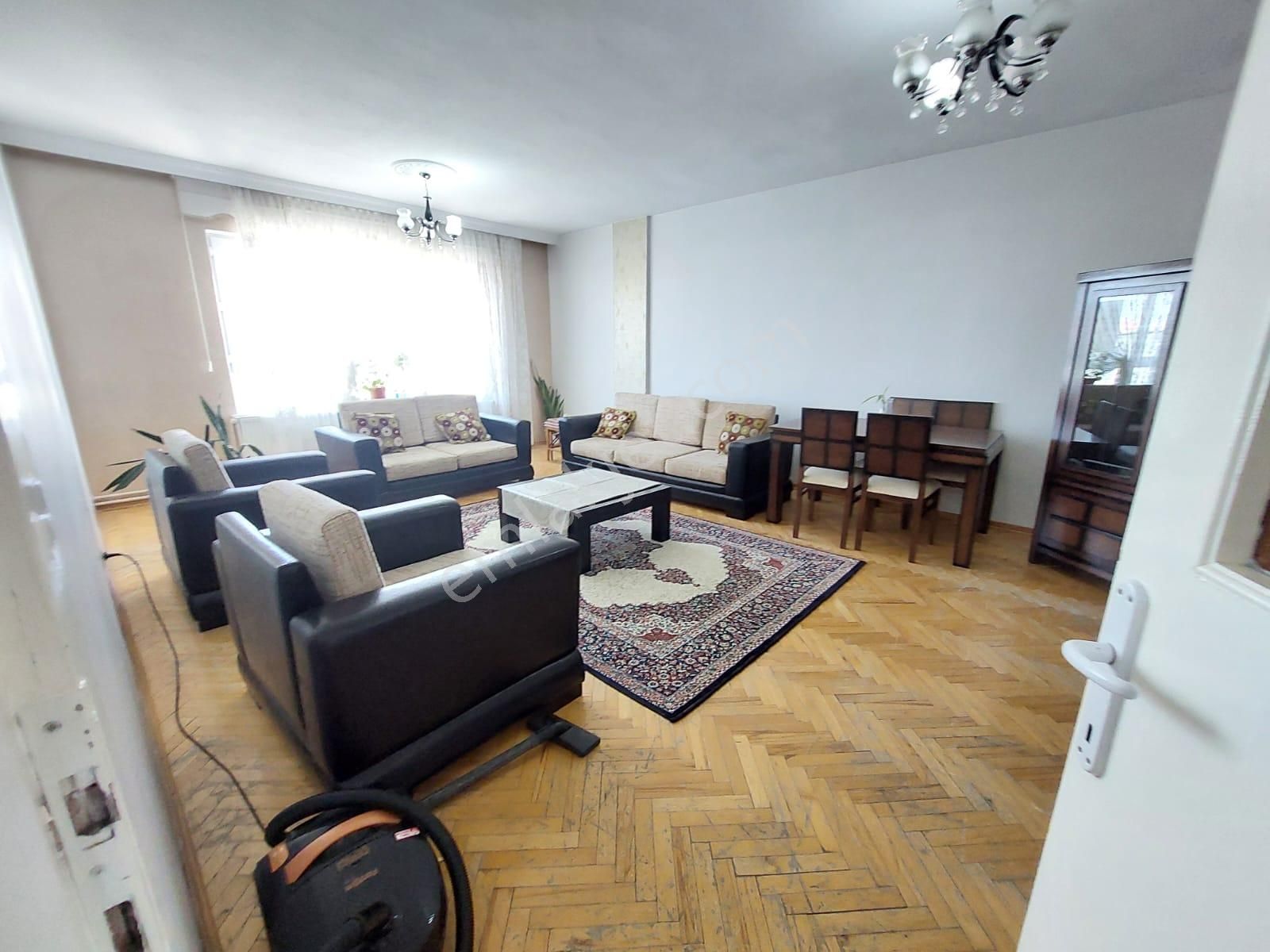 Göral Emlaktan 3+1 Full Mobilyalı Veya Boş Öveçlerde Malazgirt Bulvarı Yakını Ara Katta