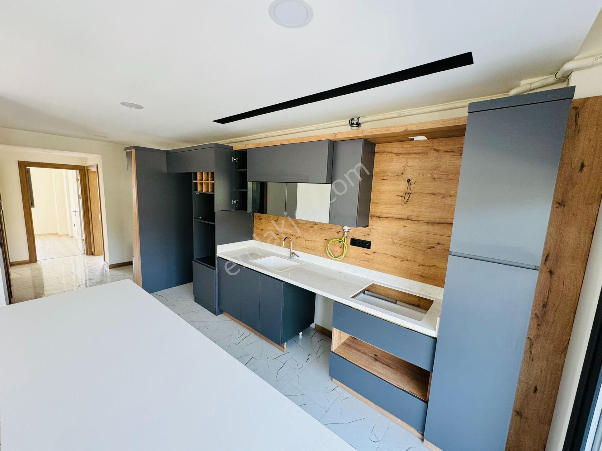 Ege Mahallesinde Satılık Köşe Konumlu Arakat Sıfır 3+1 Daire - Görsel 9