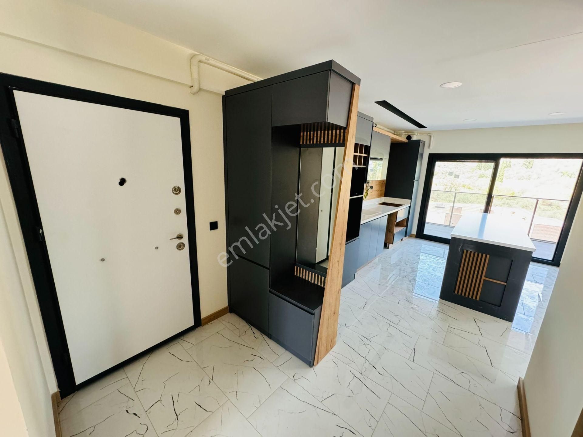 Ege Mahallesinde Satılık Köşe Konumlu Arakat Sıfır 3+1 Daire - Görsel 2