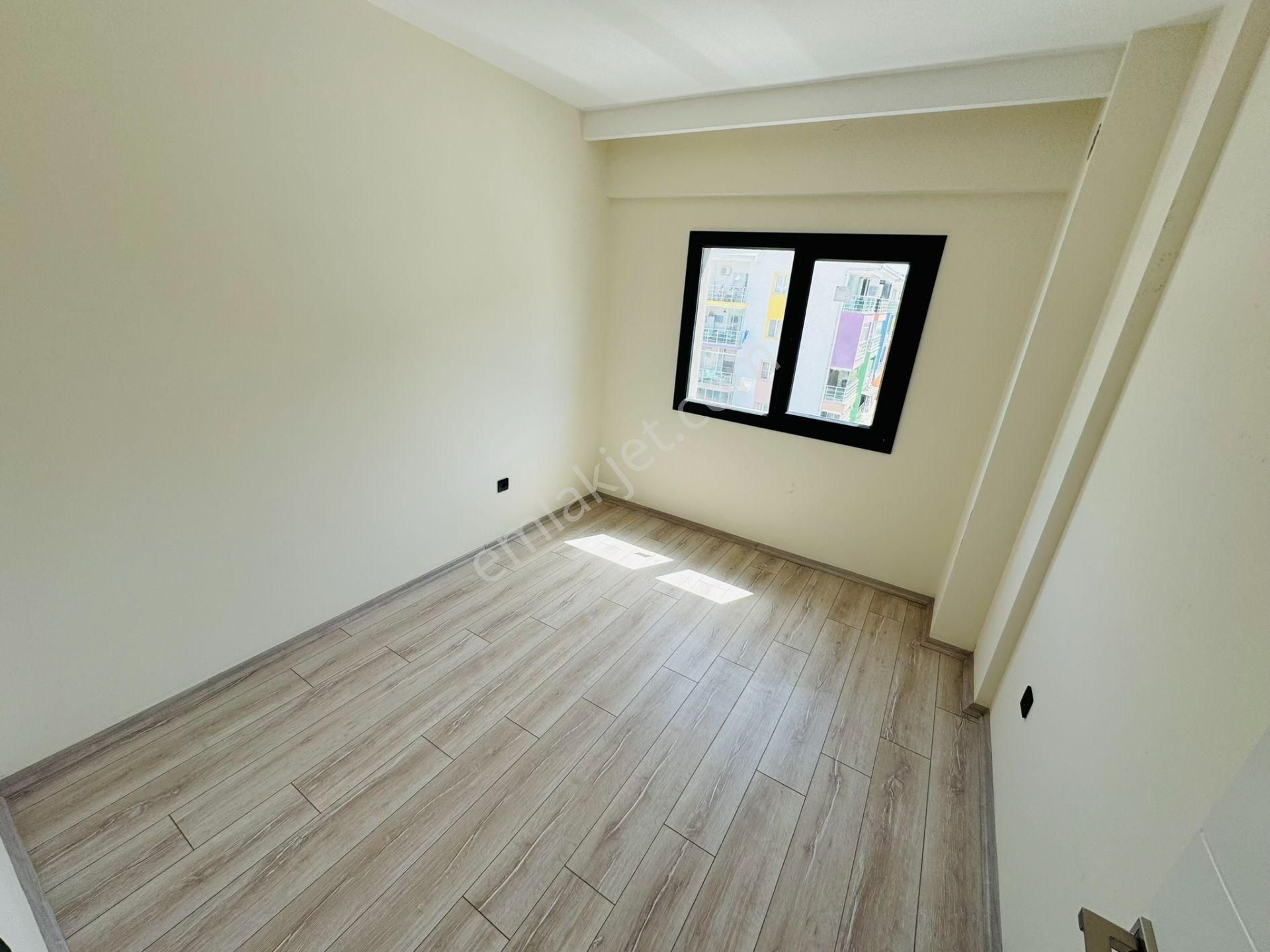 Ege Mahallesinde Satılık Köşe Konumlu Arakat Sıfır 3+1 Daire - Görsel 14